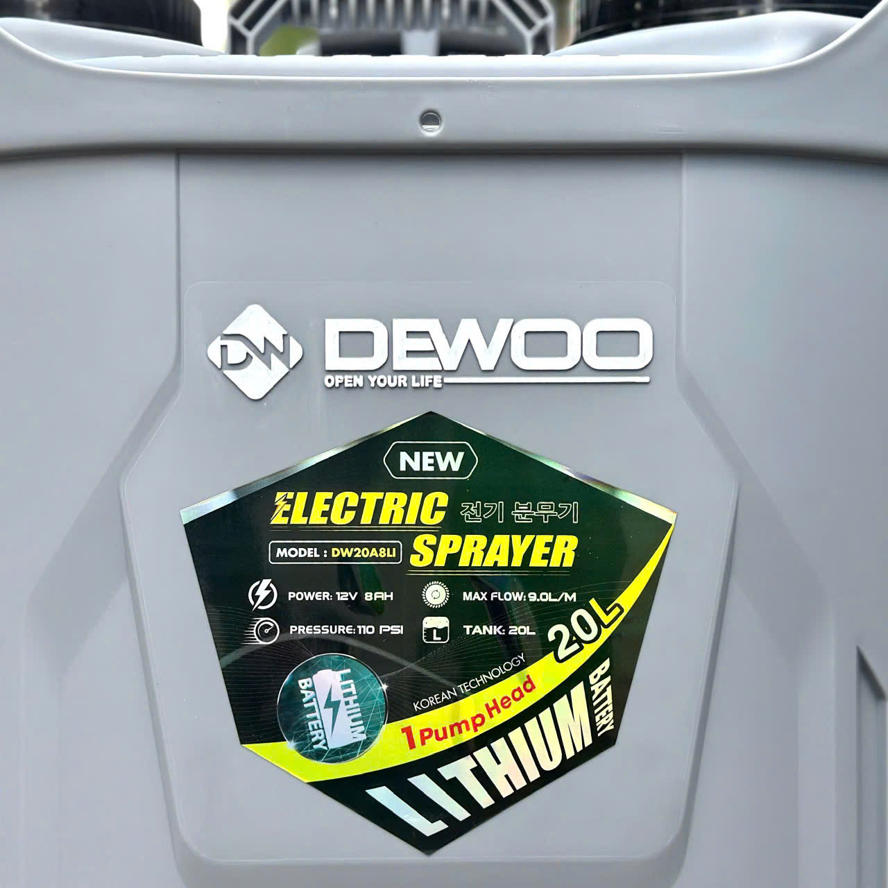 Bình xịt điện DEWOO DW20A8LI – 20 lít, đảo thuốc siêu mạnh
