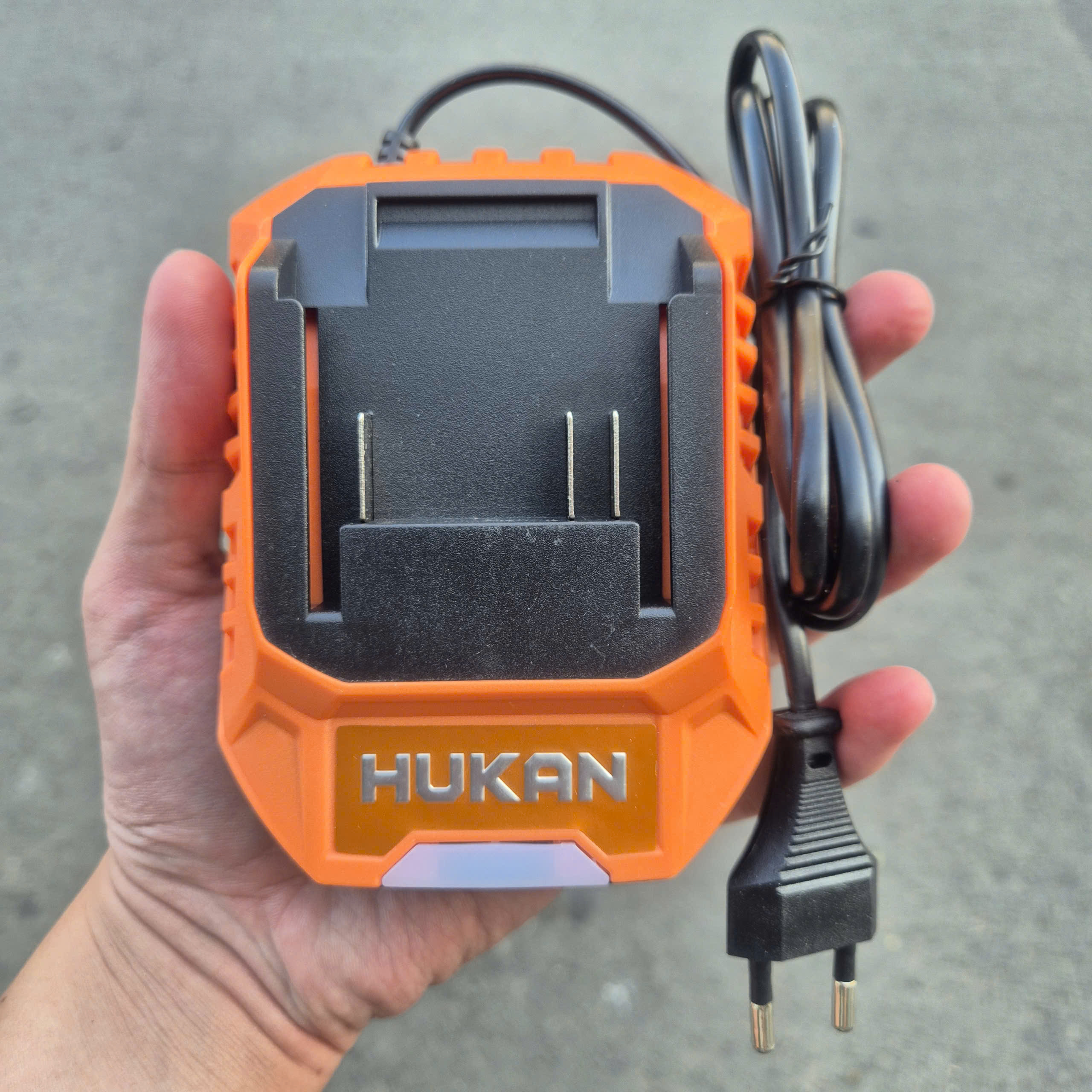 Bộ pin 4.5Ah 15Cells + 1 sạc 1.5Ah HUKAN G1-CBP4505