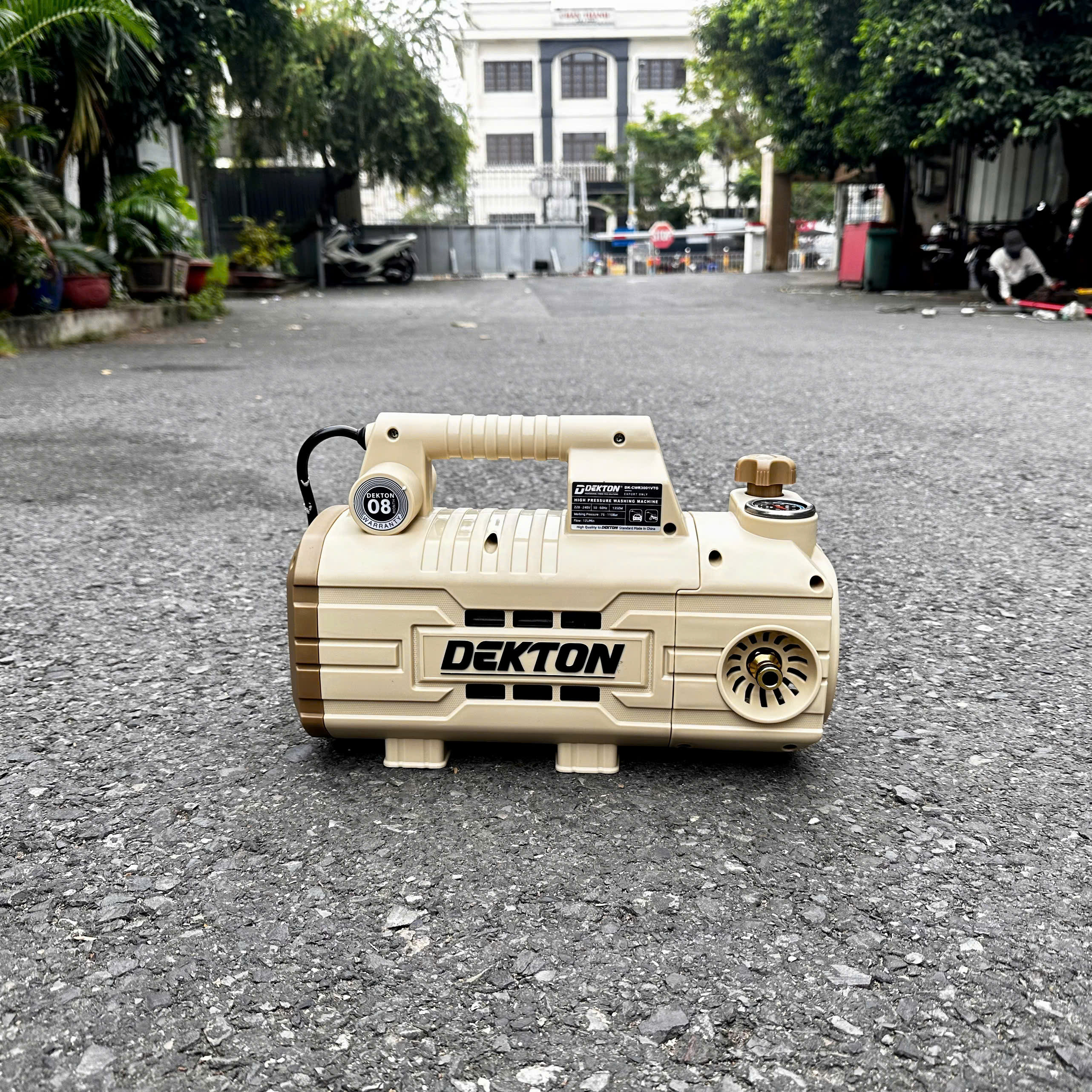 Máy Xịt Rửa Xe Mini DK-CWR3001VTG Màu Be