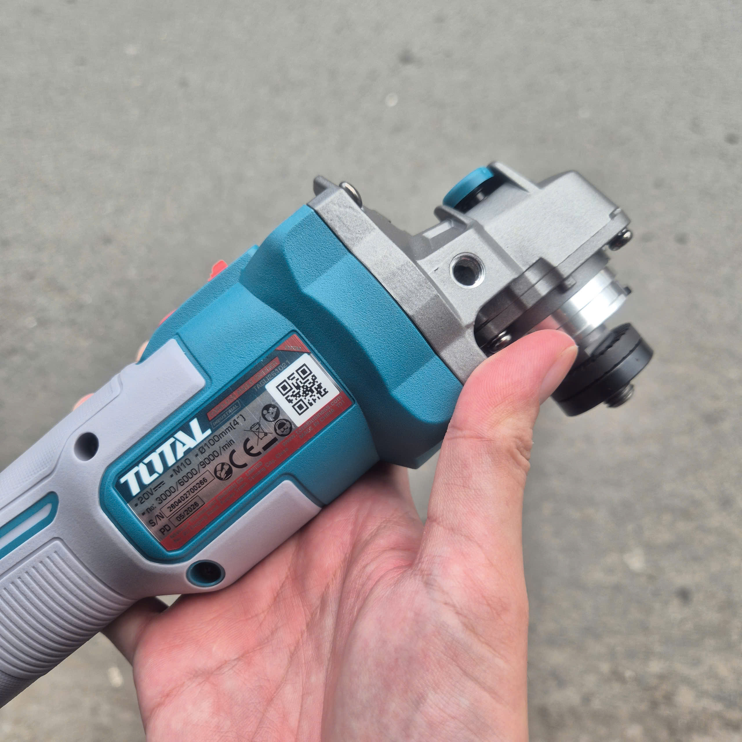 Máy mài góc dùng pin 20V TOTAL TAGLI261021 (1 pin 4.0Ah và sạc)