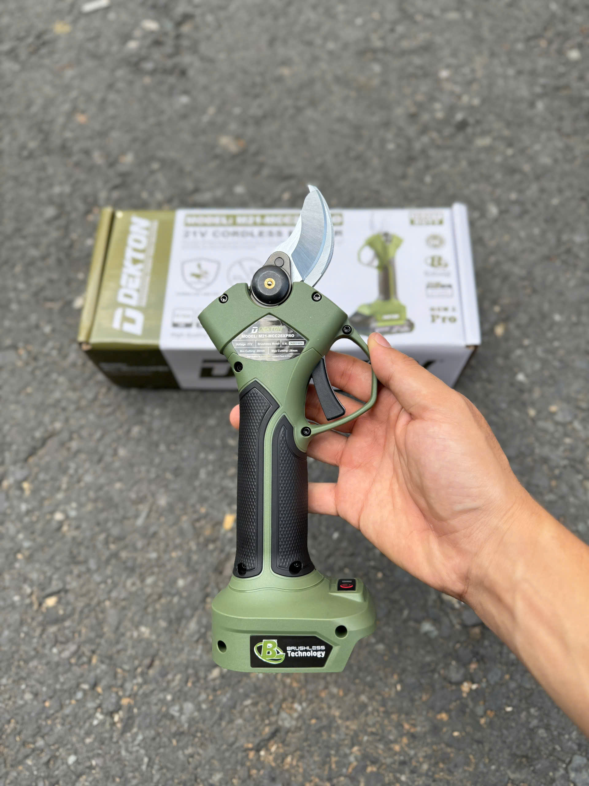 Kéo cắt cành pin 21V Dekton – Mở lưỡi 28mm, Brushless, cắt khỏe