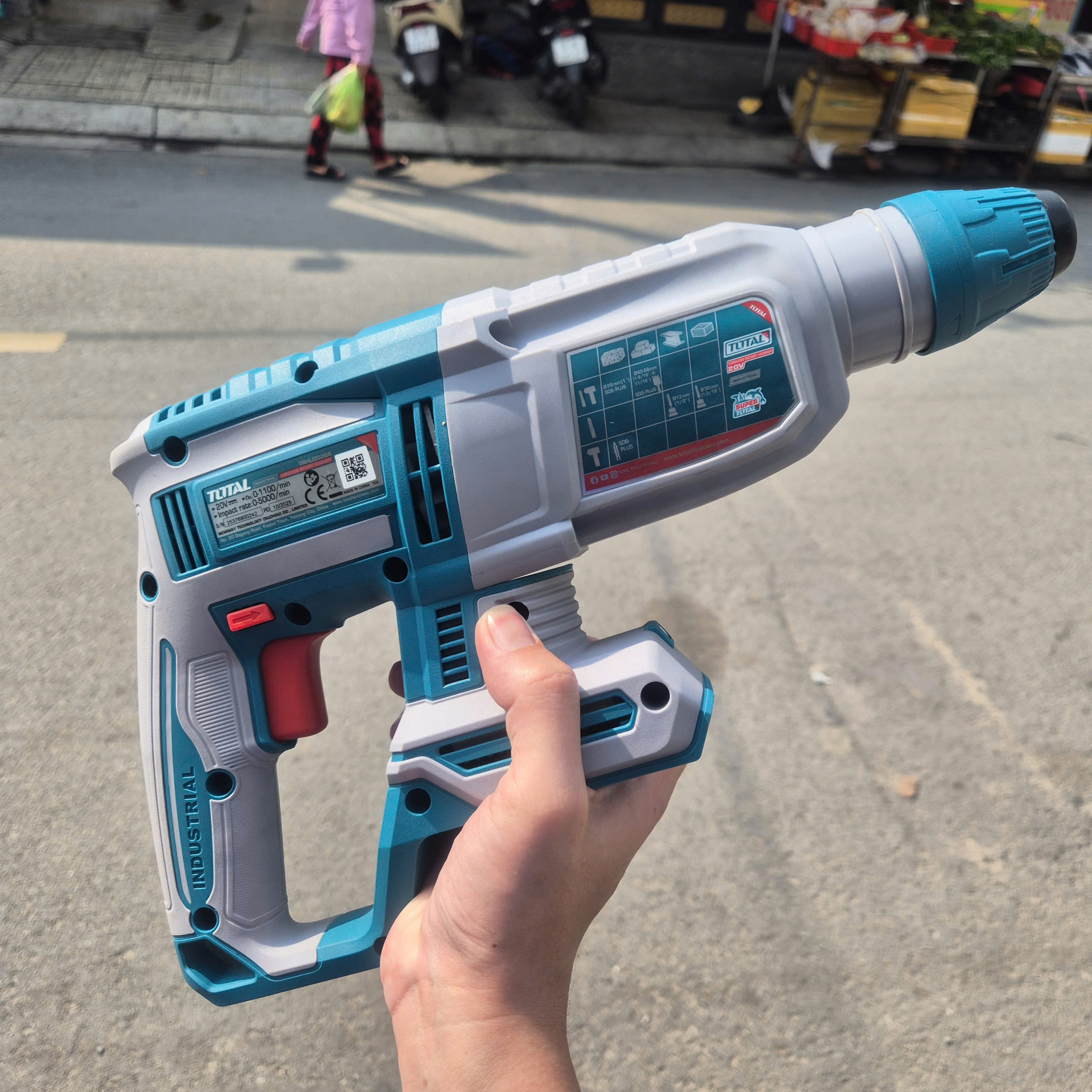 Máy khoan bê tông 3 chức năng dùng pin 20V Total TRHLI20268 (Chưa Pin & Sạc)	