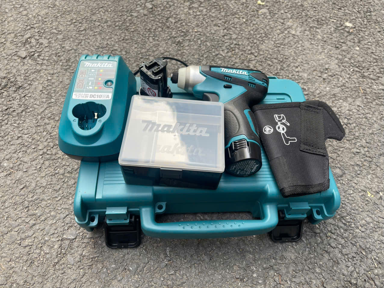 Máy vặn vít dùng pin Makita TD090DWE