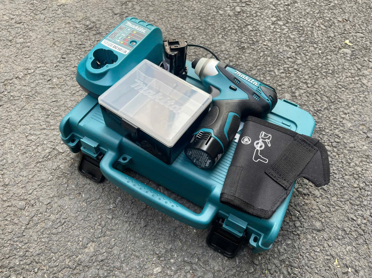 Máy vặn vít dùng pin Makita TD090DWE