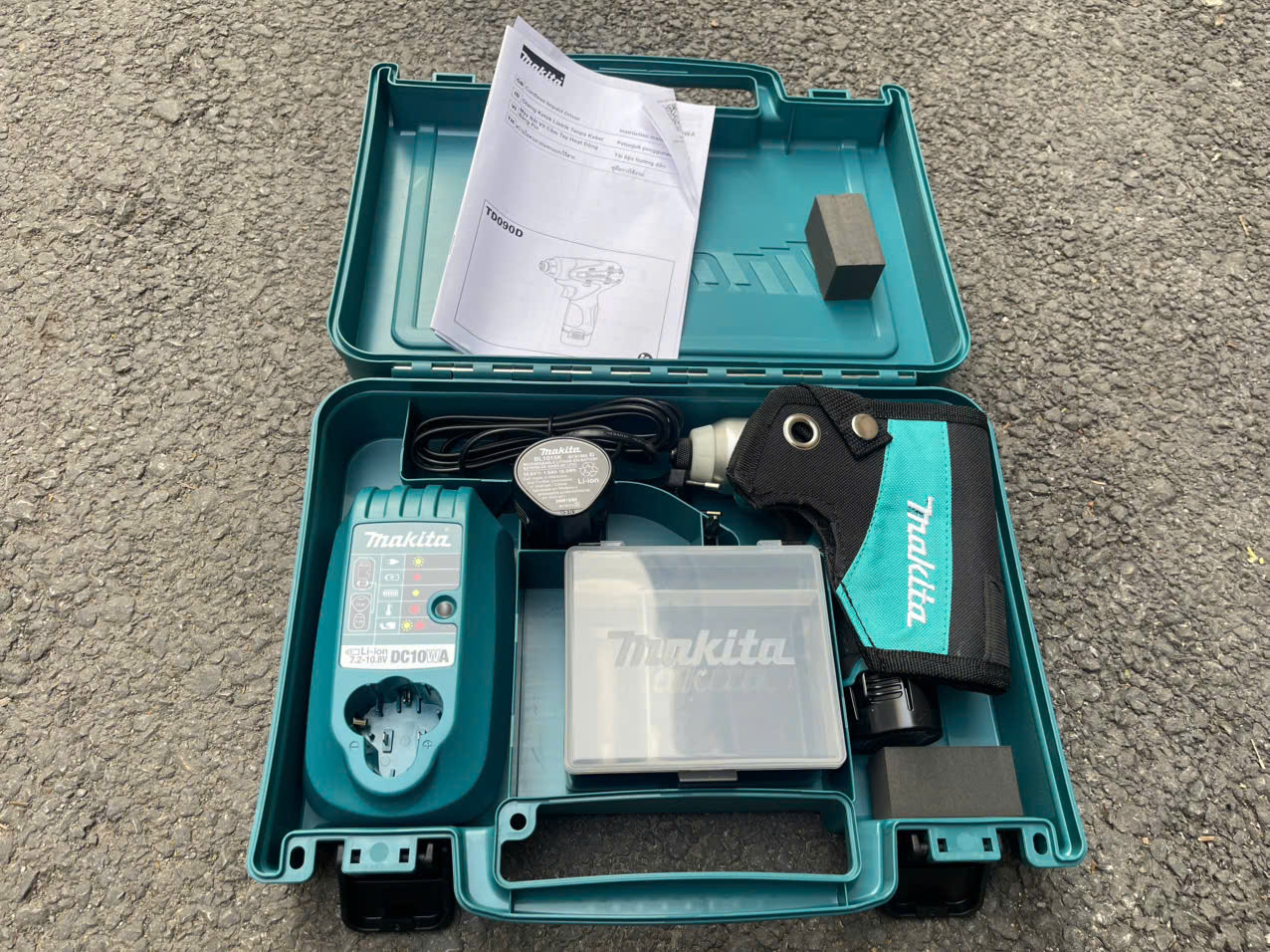 Máy vặn vít dùng pin Makita TD090DWE