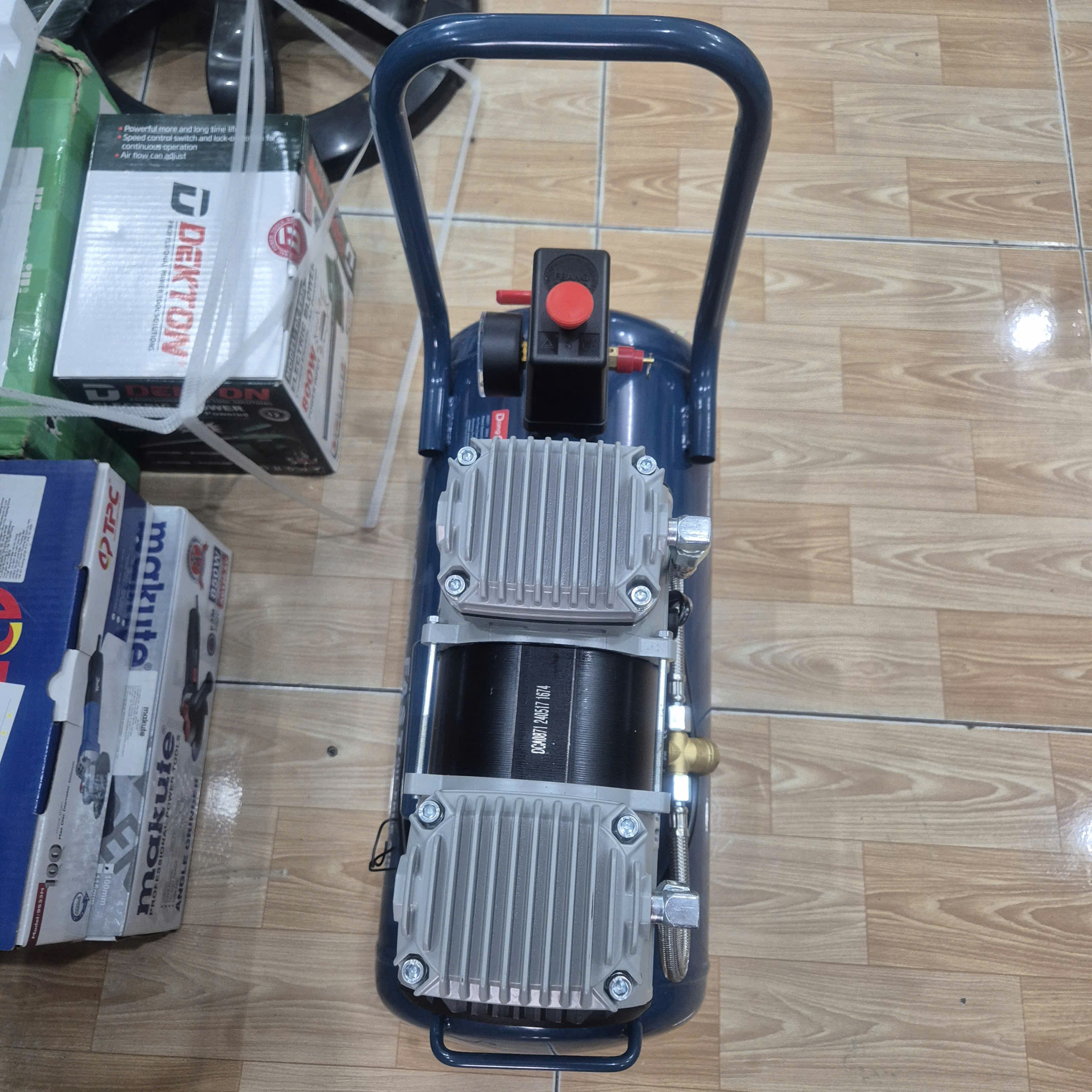 Máy nén khí không dầu 24L DONGCHENG DQE1500/24L - Công suất 1500W