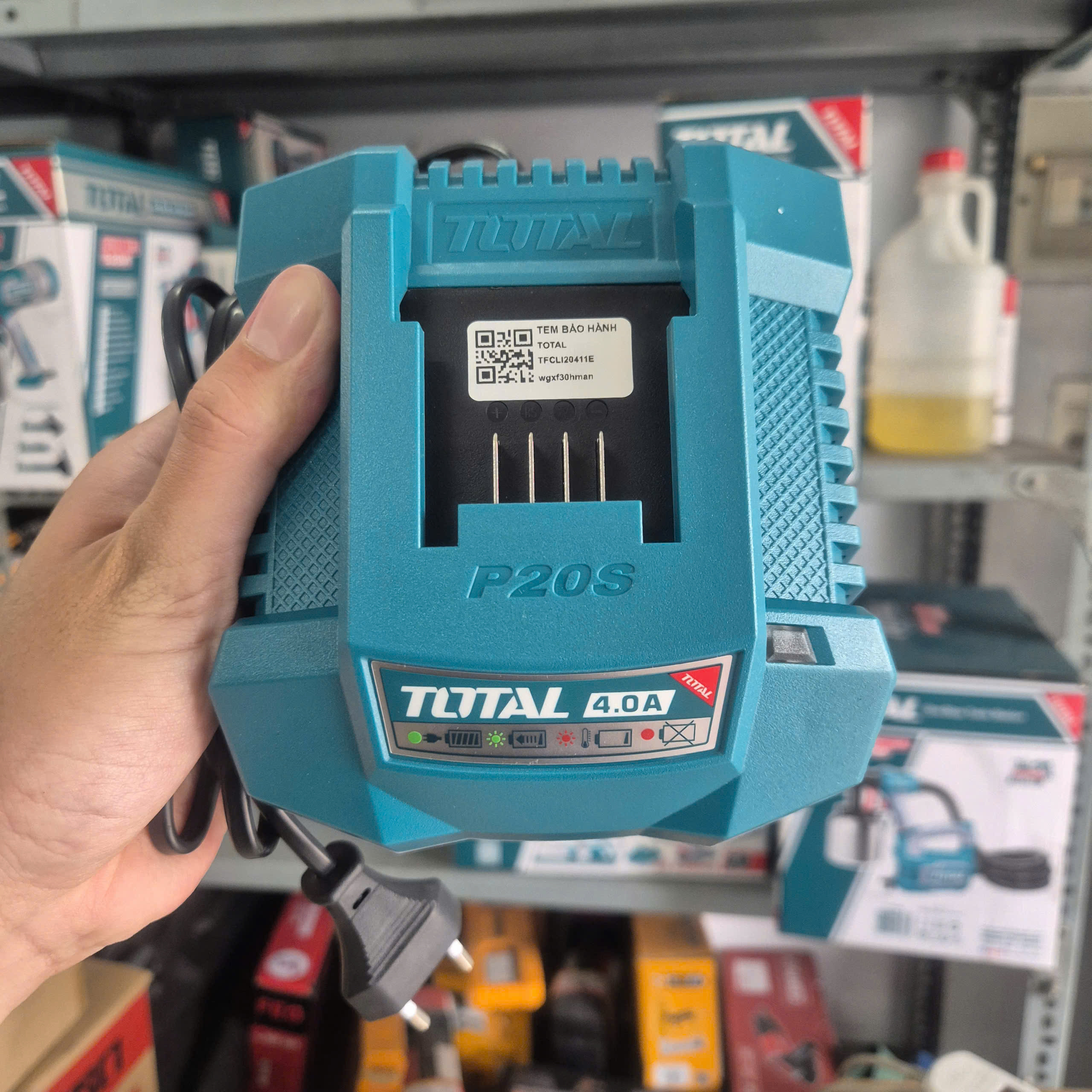 Máy Bắn Đinh Bê Tông Dùng Pin 20V TOTAL TCNLI9008 (2 Pin 4.0Ah và 1 Sạc)