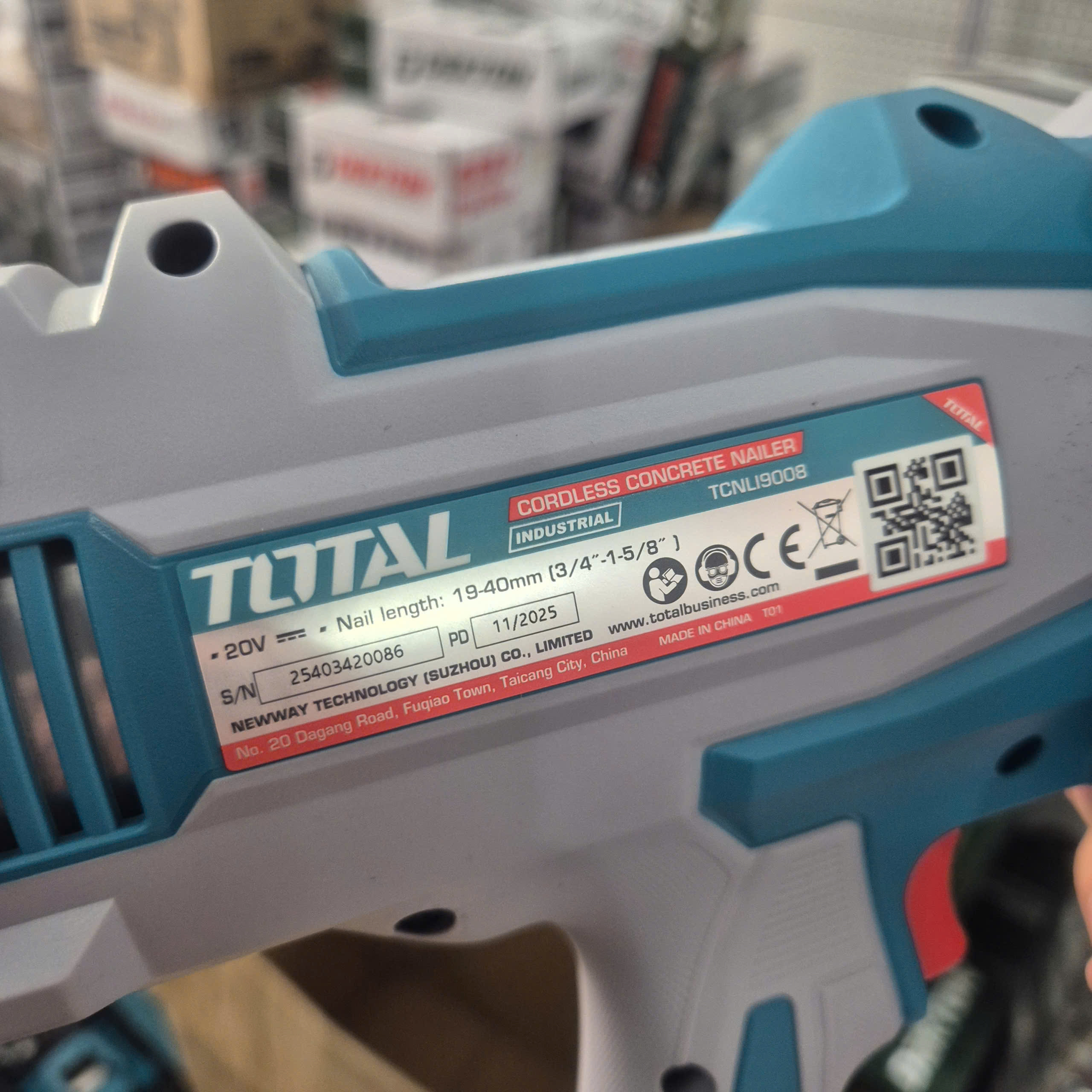 Máy Bắn Đinh Bê Tông Dùng Pin 20V TOTAL TCNLI9008 (2 Pin 4.0Ah và 1 Sạc)