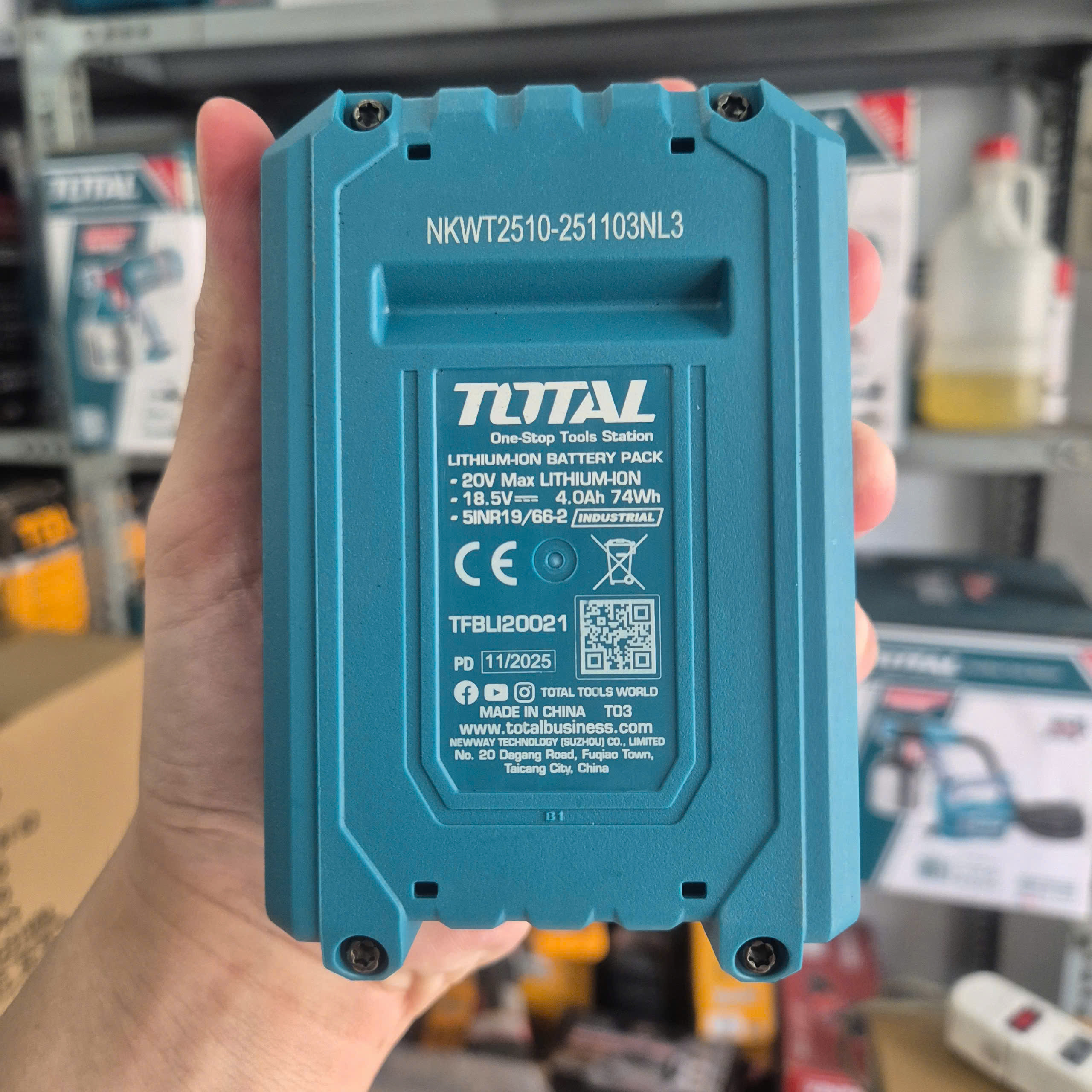 Máy Bắn Đinh Bê Tông Dùng Pin 20V TOTAL TCNLI9008 (2 Pin 4.0Ah và 1 Sạc)