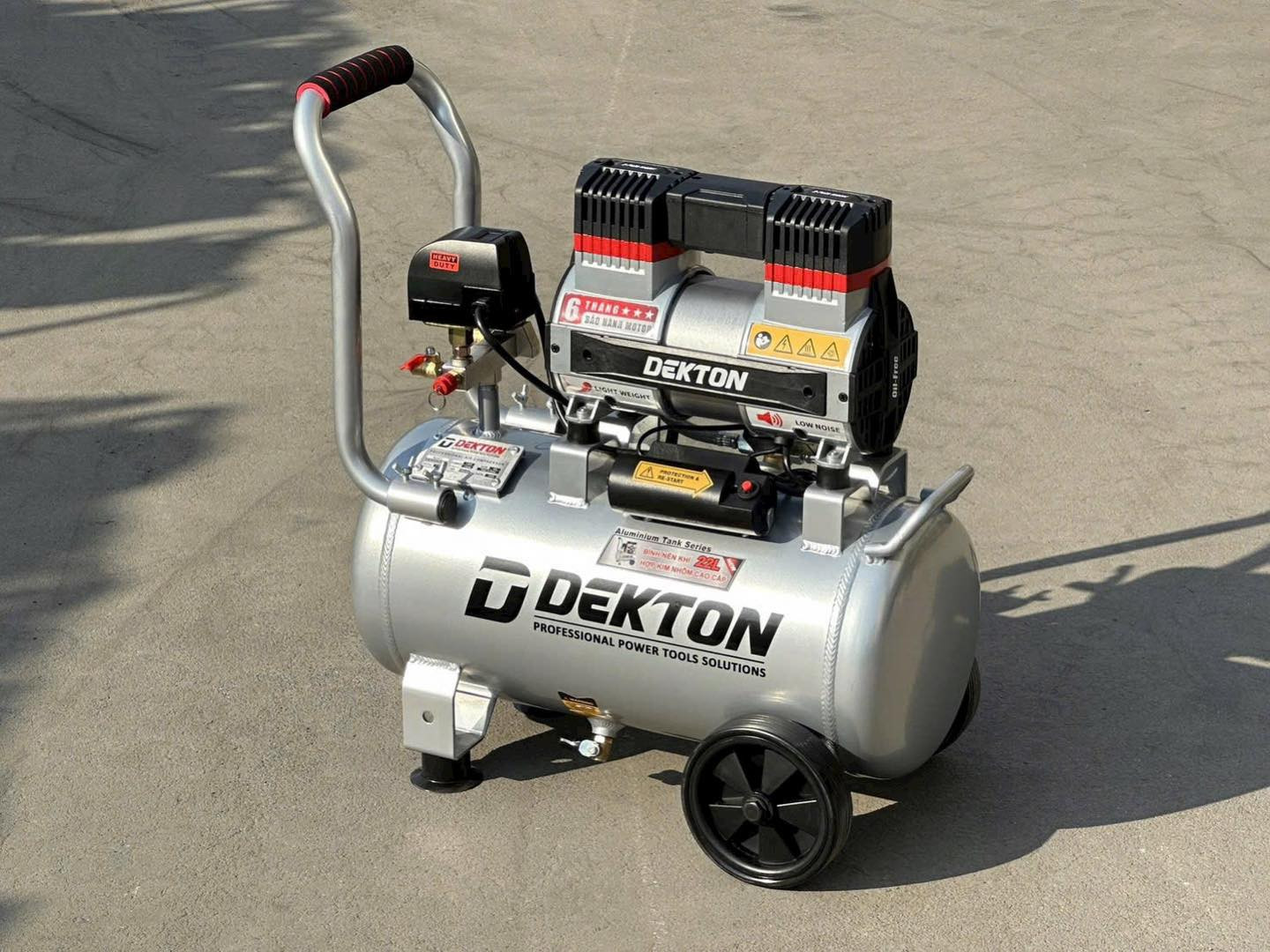 Máy nén khí không dầu Dekton bình nhôm DK-AC3925PROMAX, 22L, 1.8HP