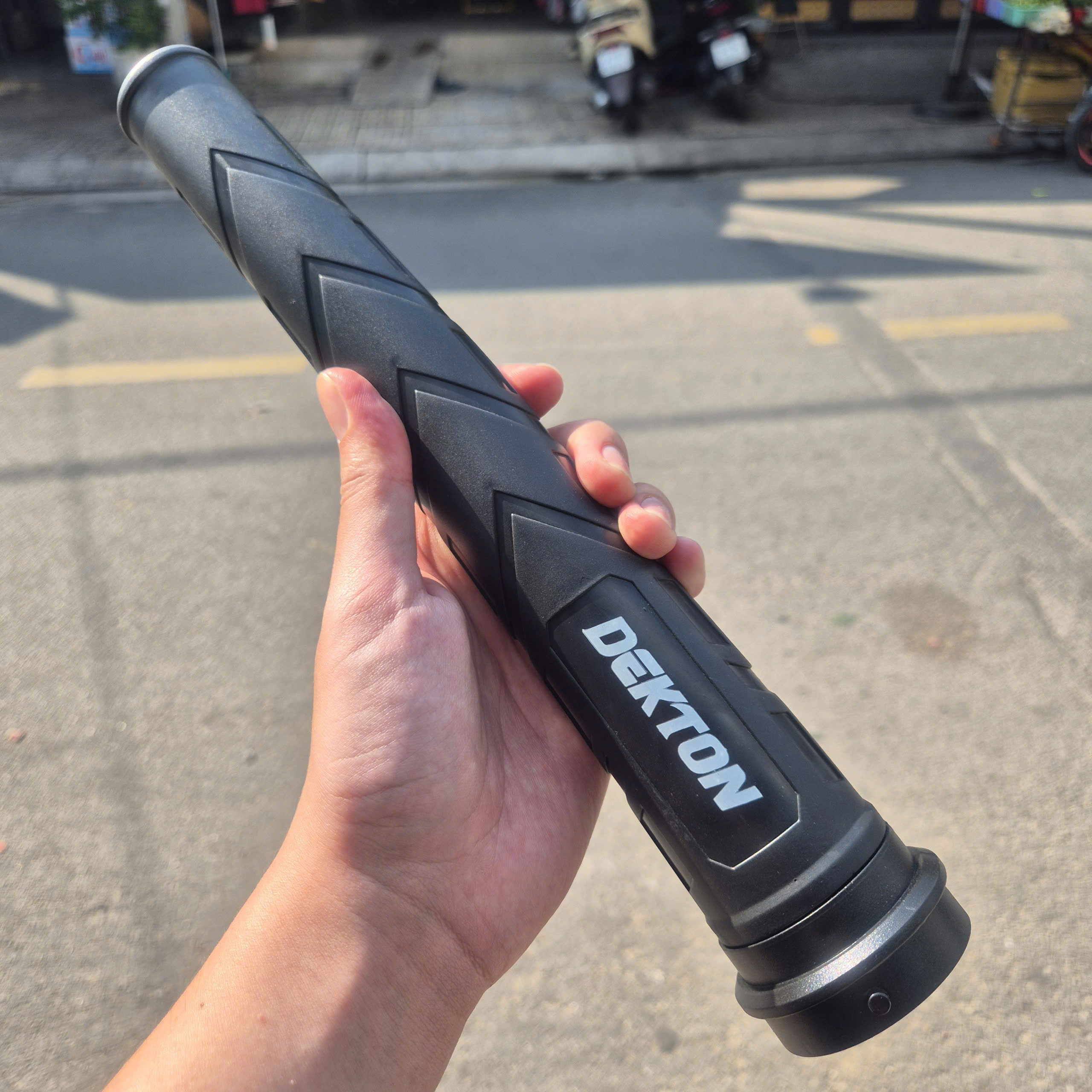 Máy Thổi Bụi & Hút Bụi Dekton DK-EB950PRO / DK-EB950XPRO 950W