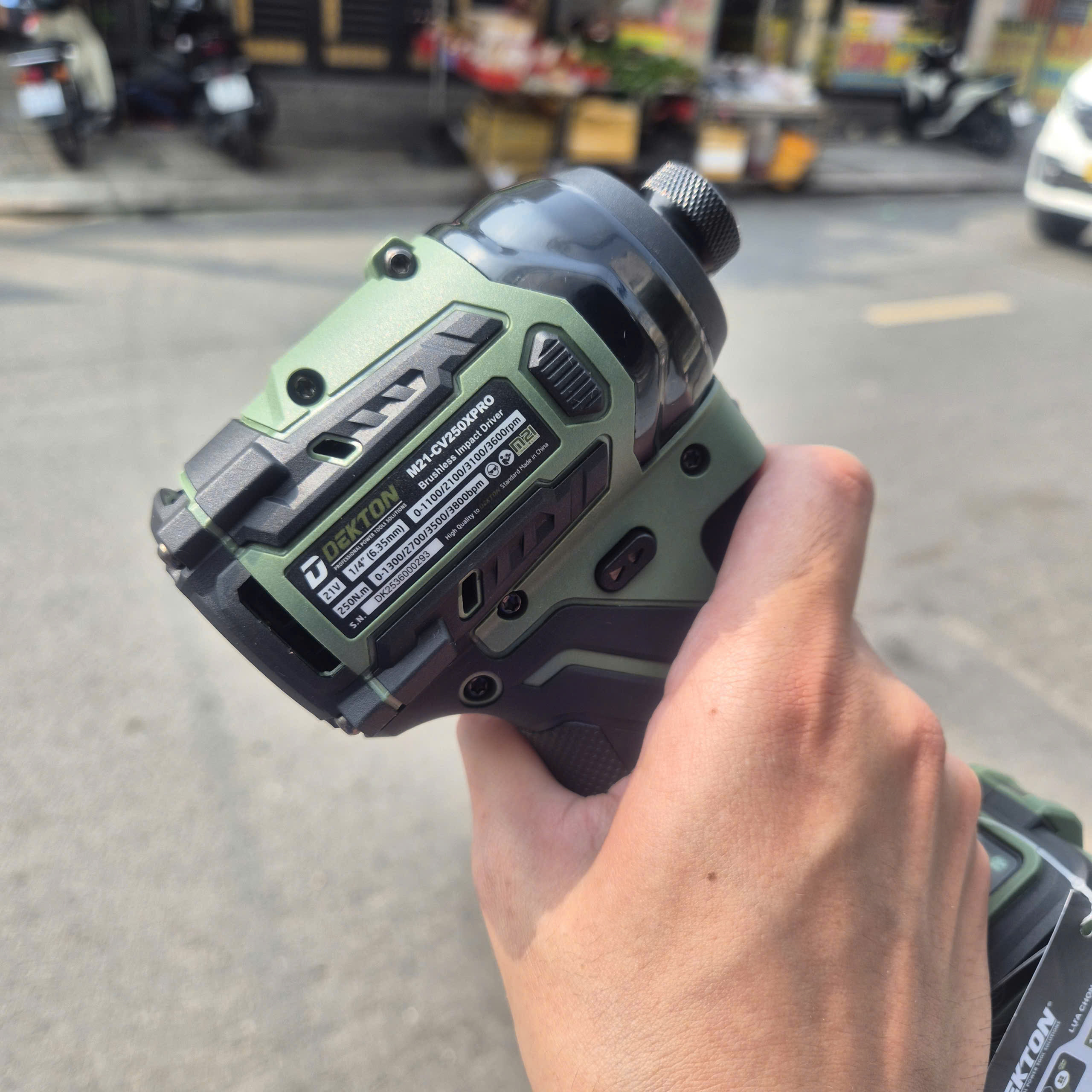 Máy chuyên vít 21V Dekton M21-CV250XPRO (Thân máy)