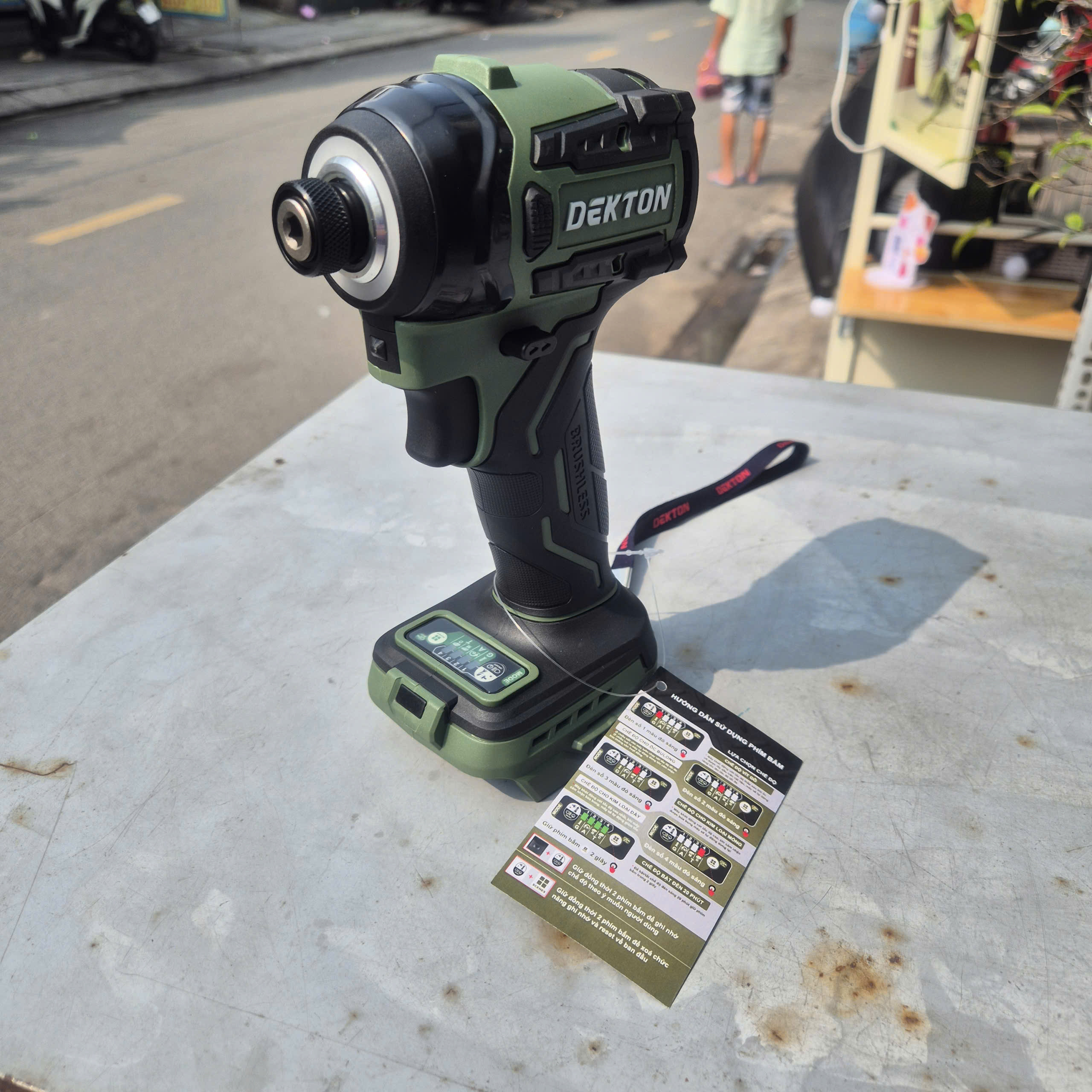 Máy chuyên vít 21V Dekton M21-CV250XPRO (Thân máy)
