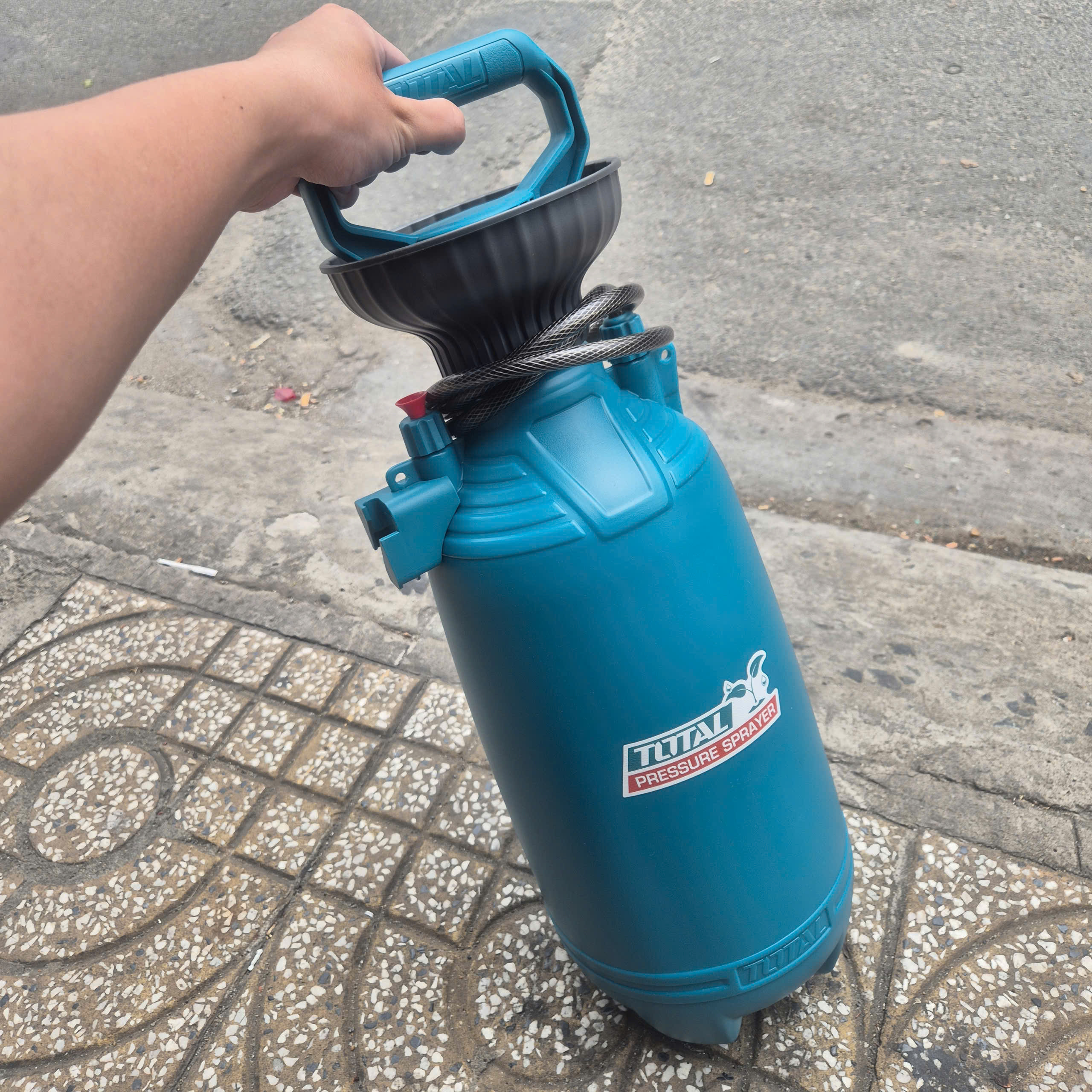 Bình xịt nước 8 lít Total THSPP30802 2.5Bar