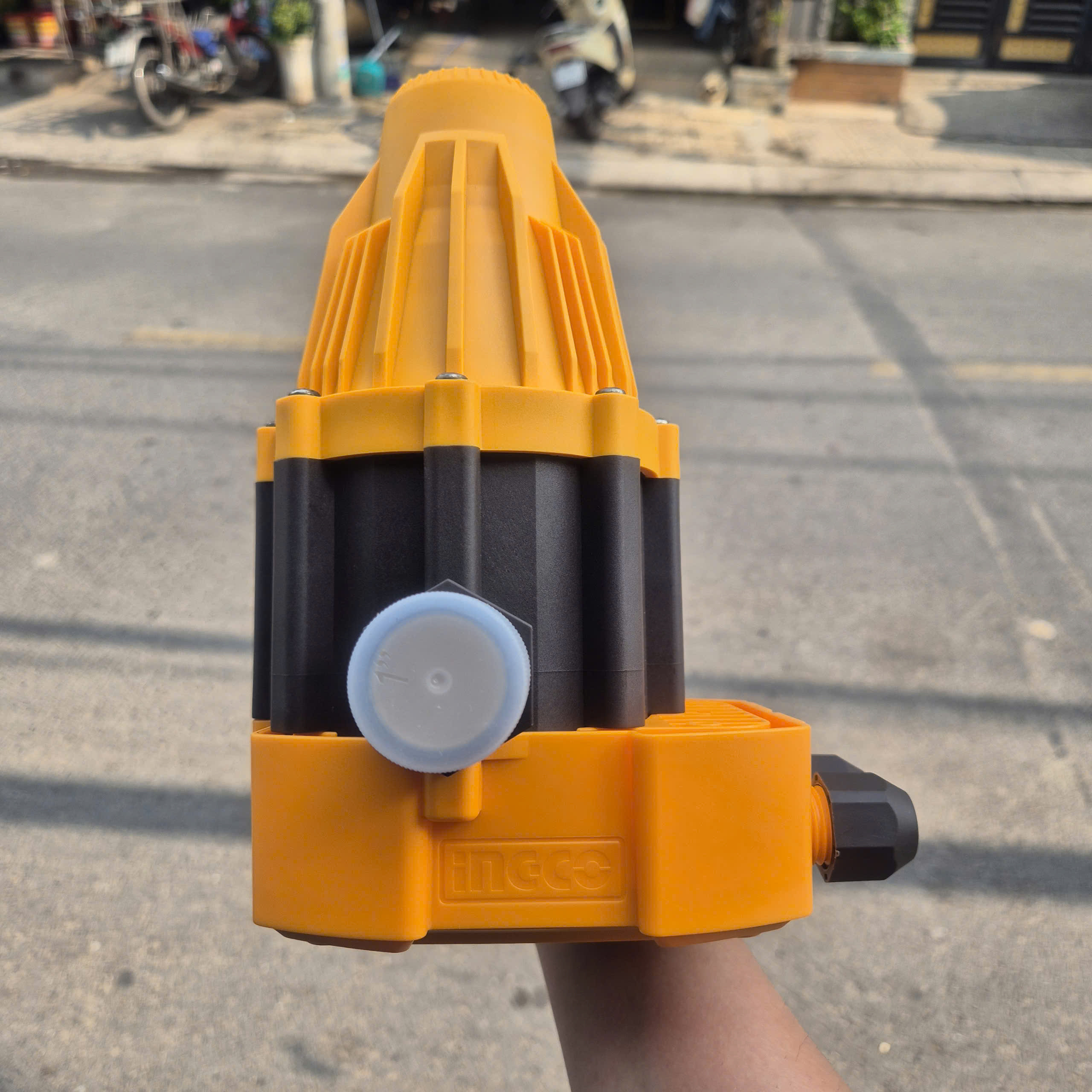 Máy Rờ Le Bơm Nước Tự Động Bằng Áp Suất INGCO WAPS001