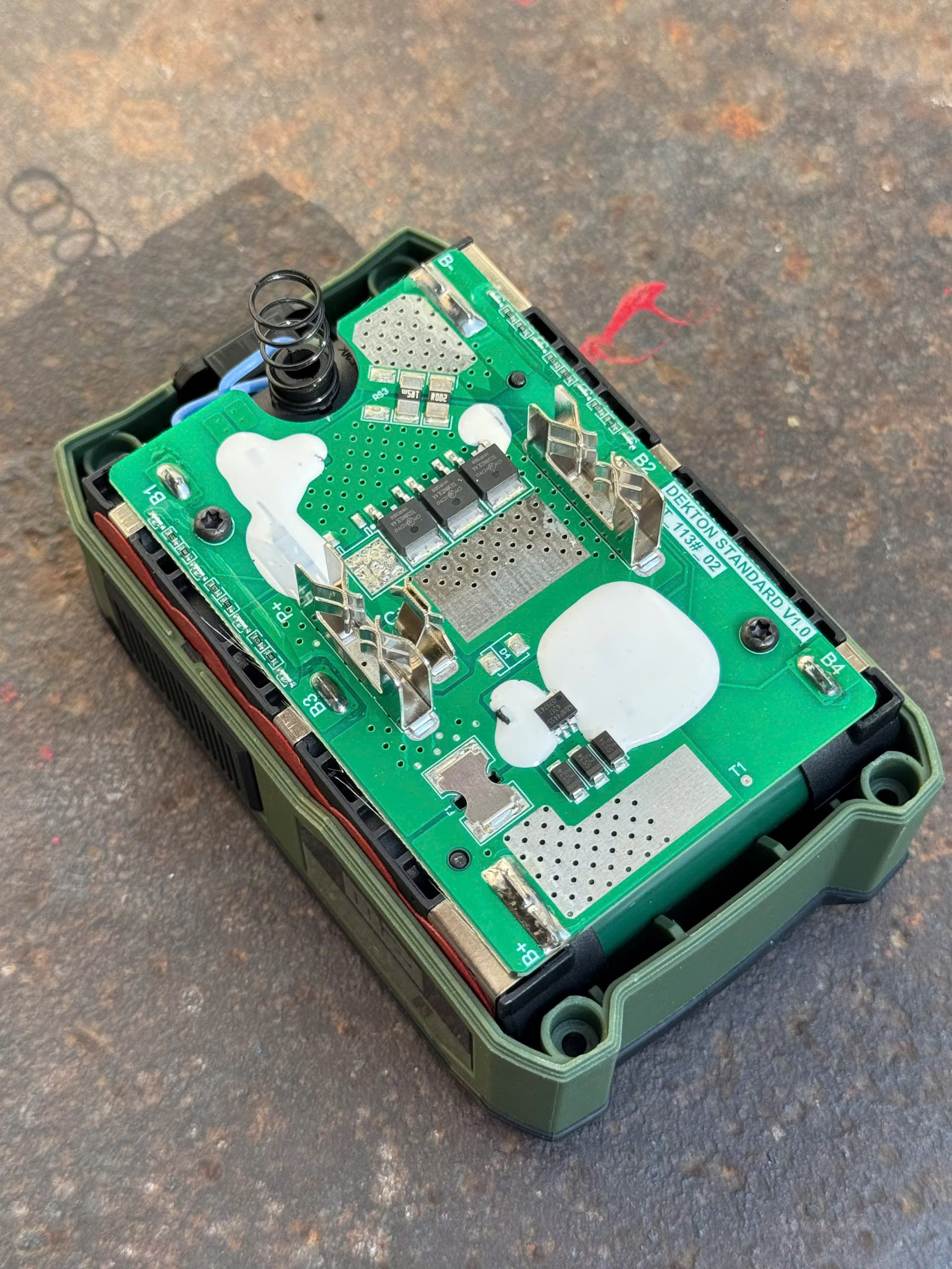 Pin Dekton 21V M21-B4055XA 4.0Ah