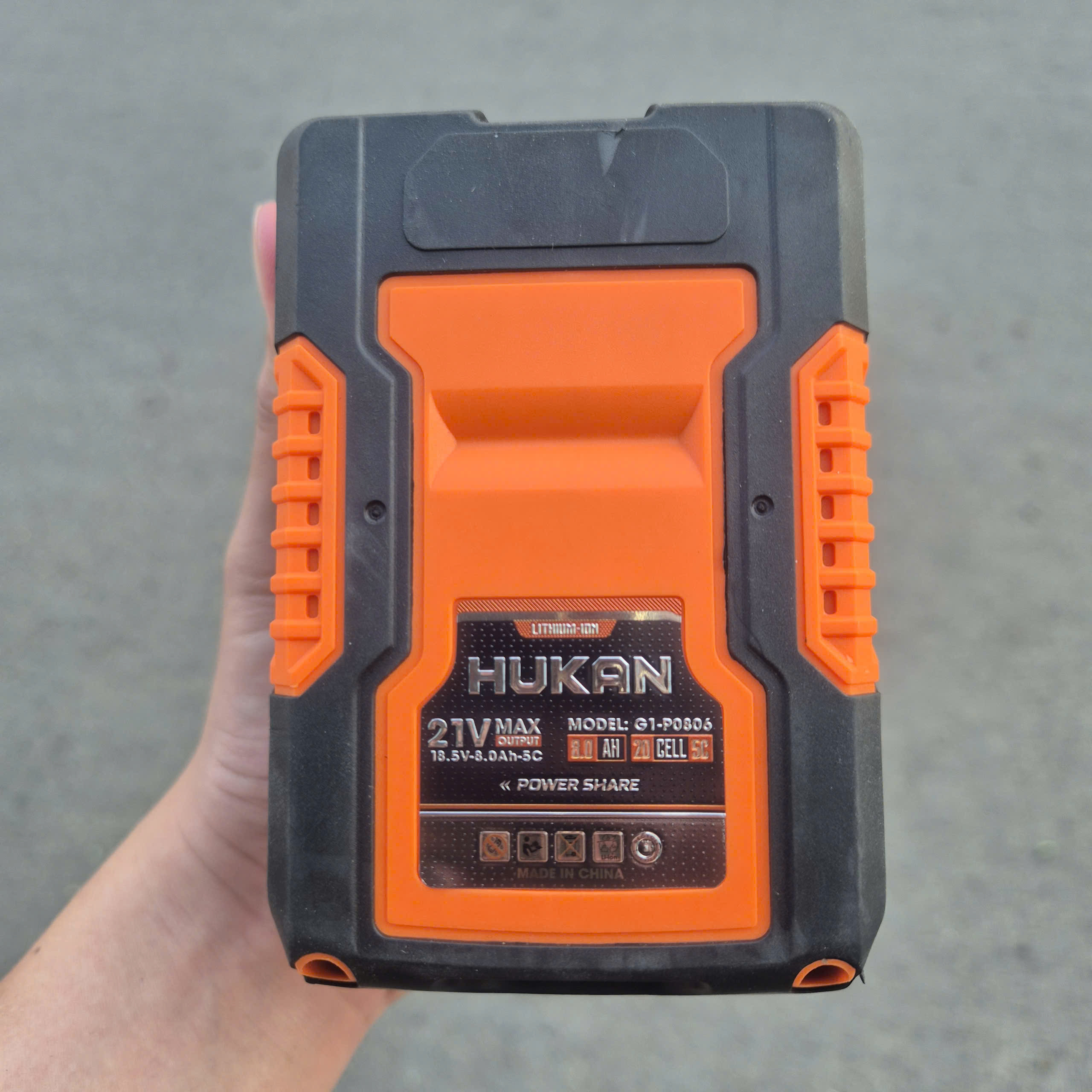 Bộ pin 8.0Ah-5C và sạc 1.5Ah (Gen 1) HUKAN G1-P0806