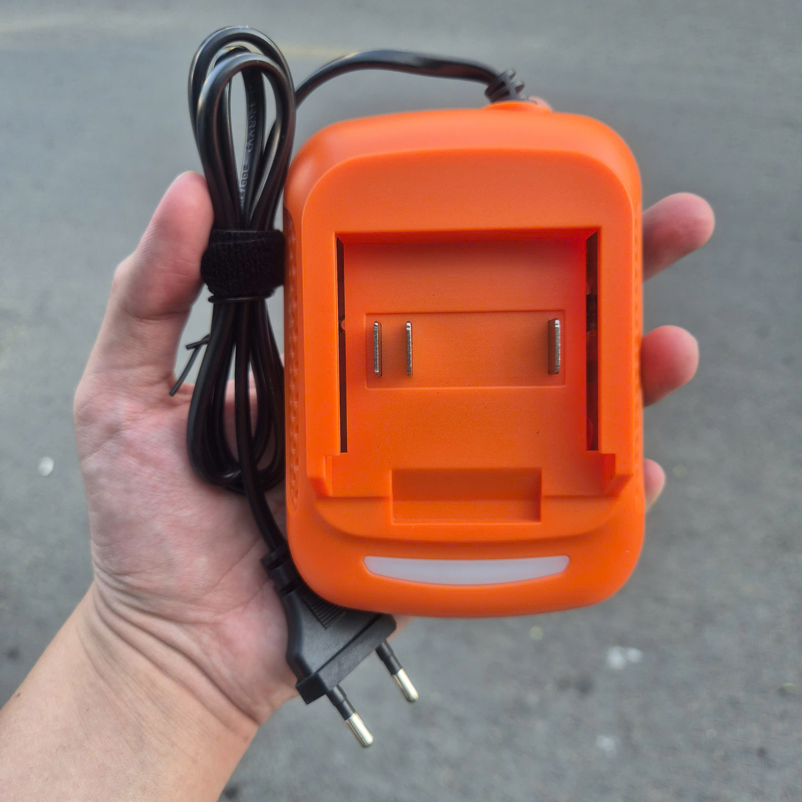 Bộ pin 8.0Ah-5C và sạc 1.5Ah (Gen 1) HUKAN G1-P0806