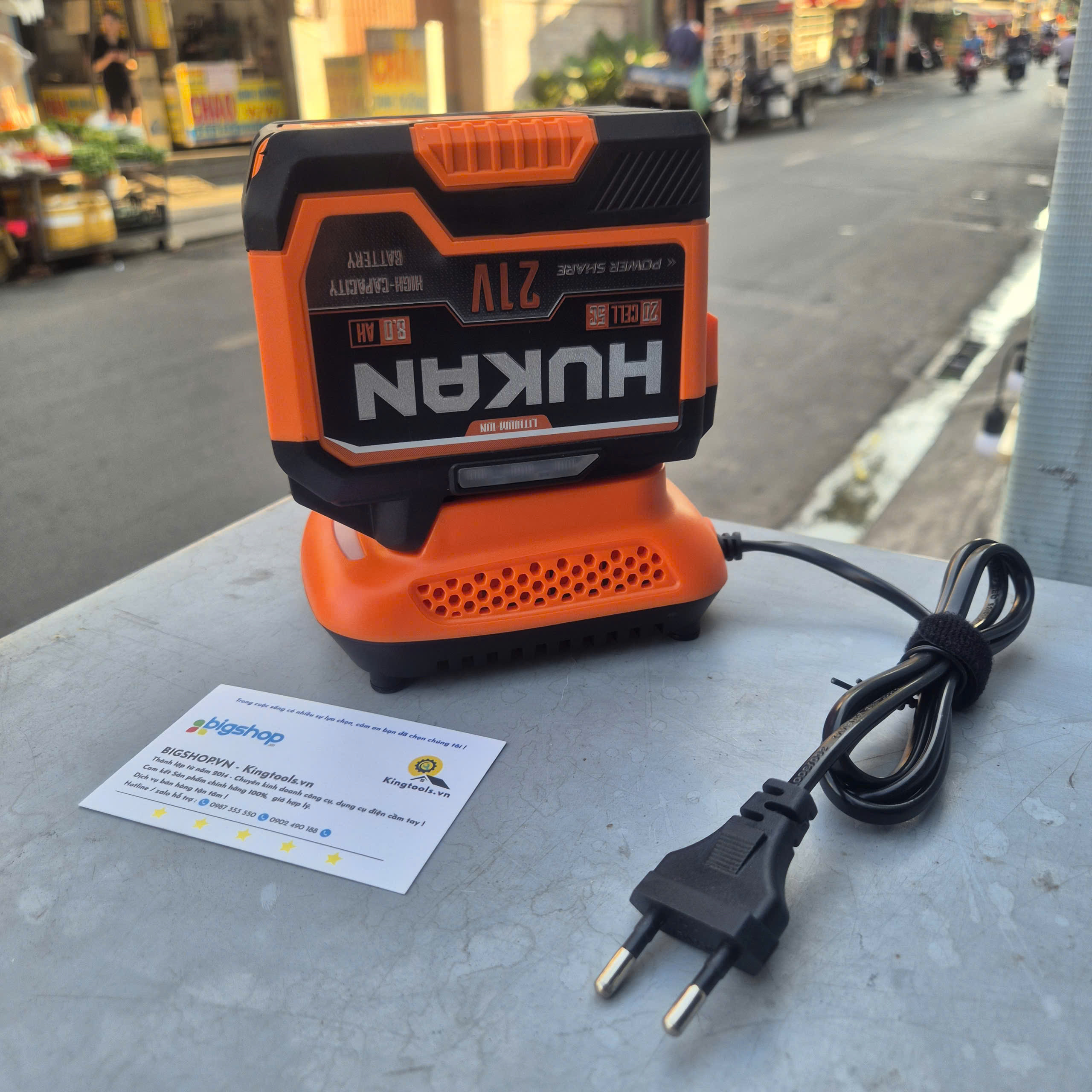 Bộ pin 8.0Ah-5C và sạc 1.5Ah (Gen 1) HUKAN G1-P0806