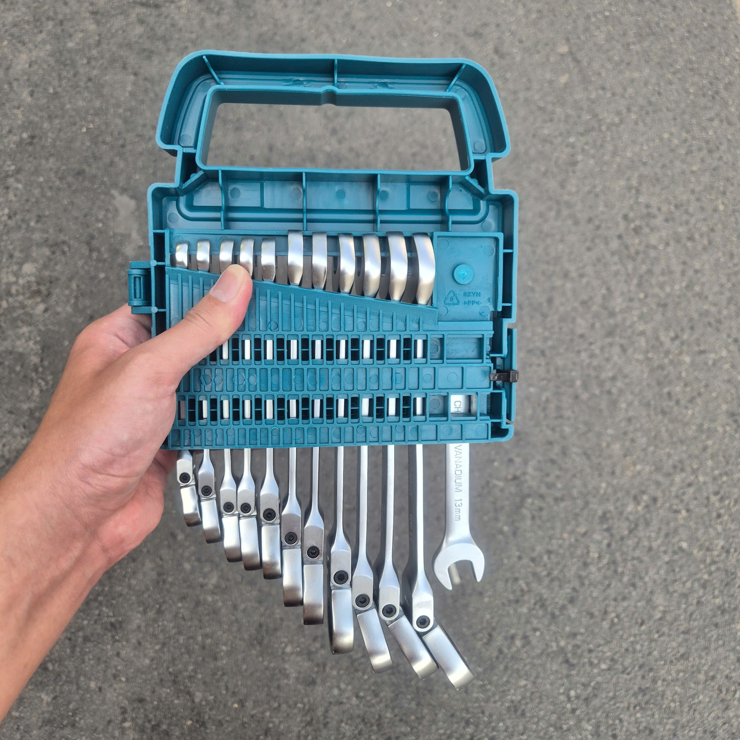 Bộ 24 cờ lê miệng vòng xoay chiều 8-19mm TOTAL THT103RK246