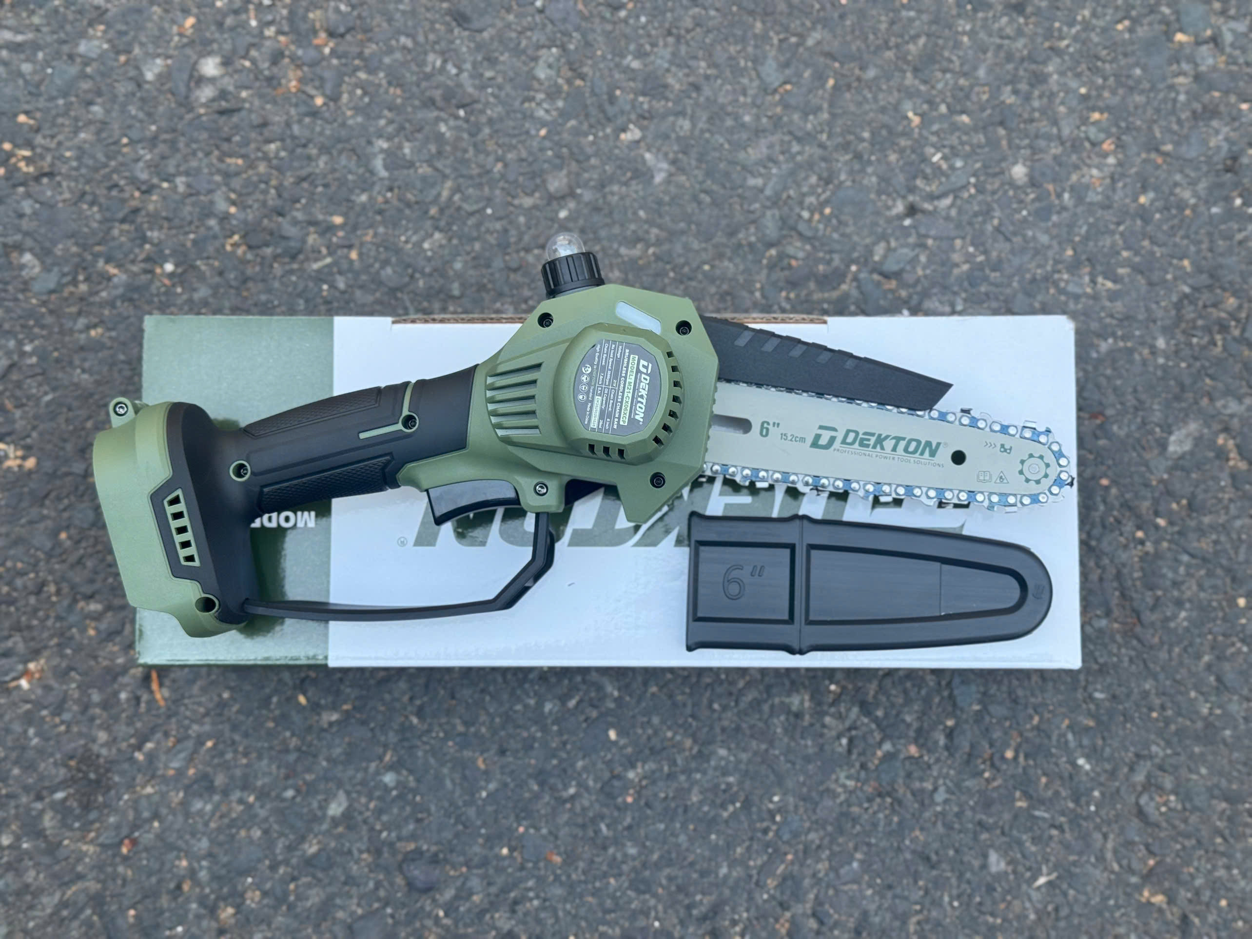 Thân máy cưa xích 6 inch dùng pin 21V DEKTON M21-CX06XCP