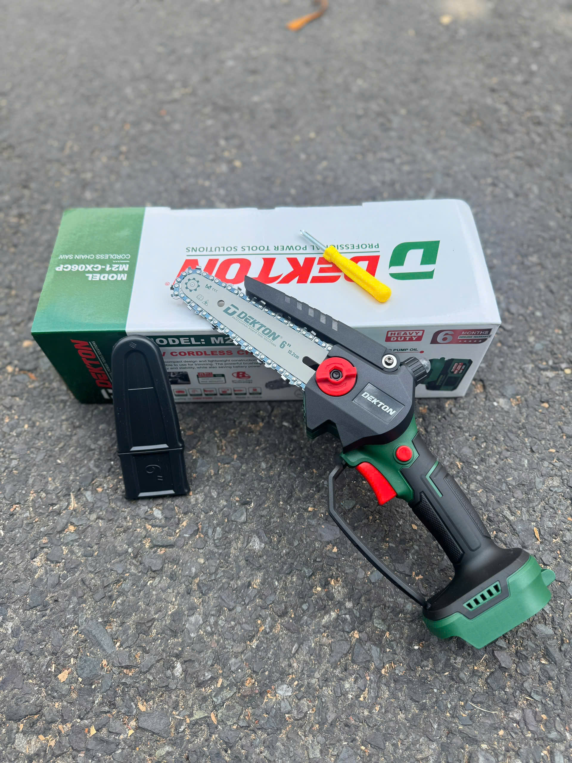 Thân máy cưa xích 6 inch dùng pin 21V DEKTON M21-CX06CP