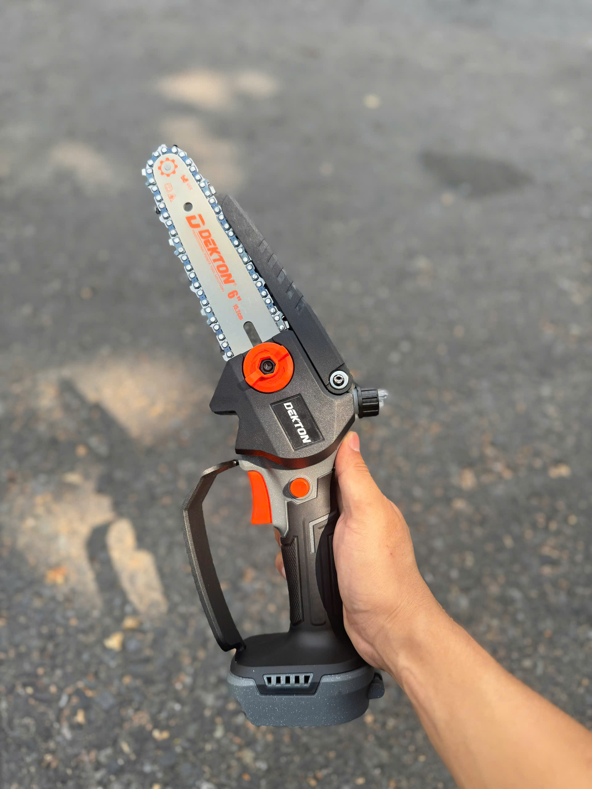 Thân máy cưa xích 6 inch dùng pin 21V DEKTON M21-CX06CP