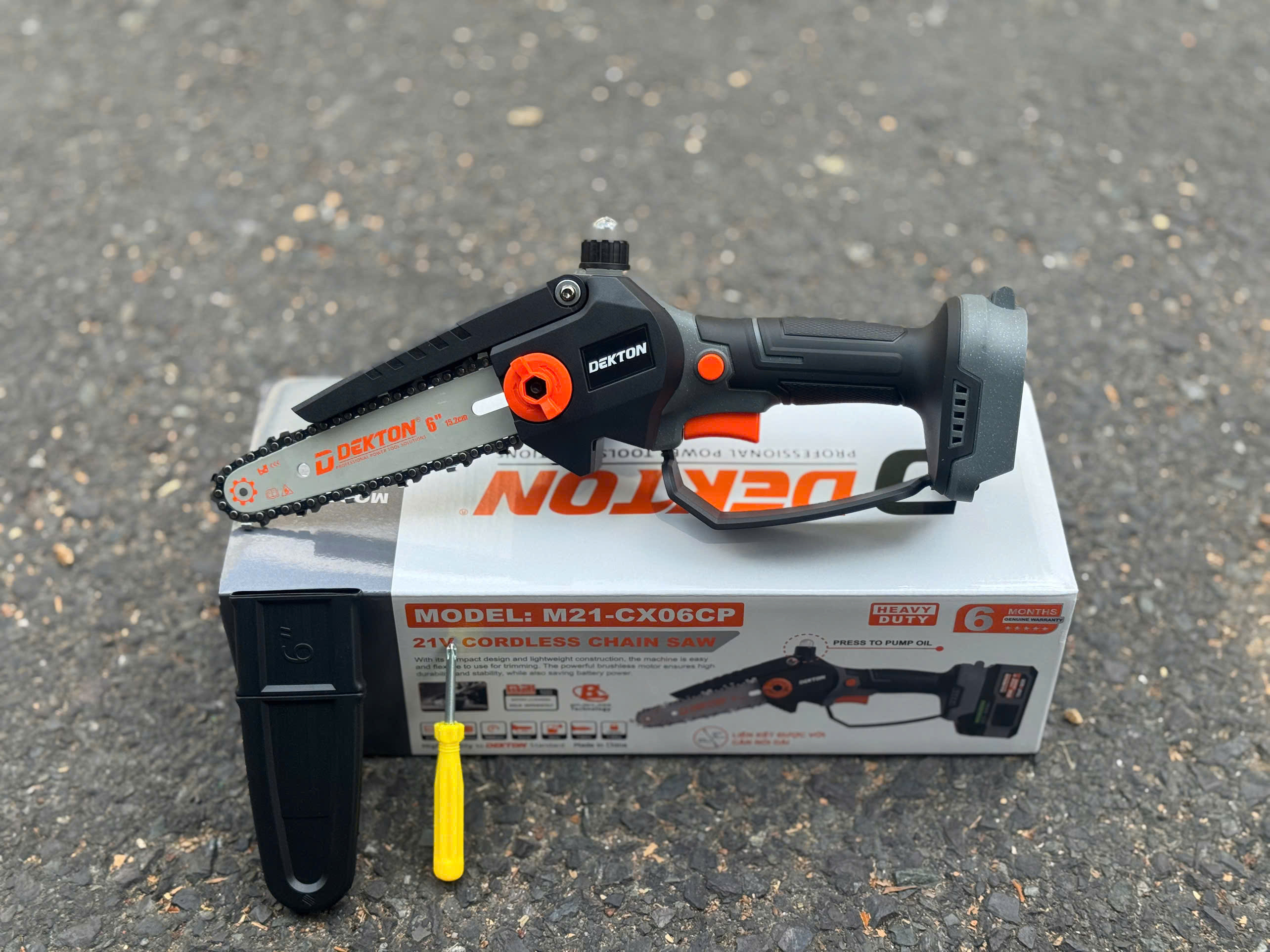 Thân máy cưa xích 6 inch dùng pin 21V DEKTON M21-CX06CP