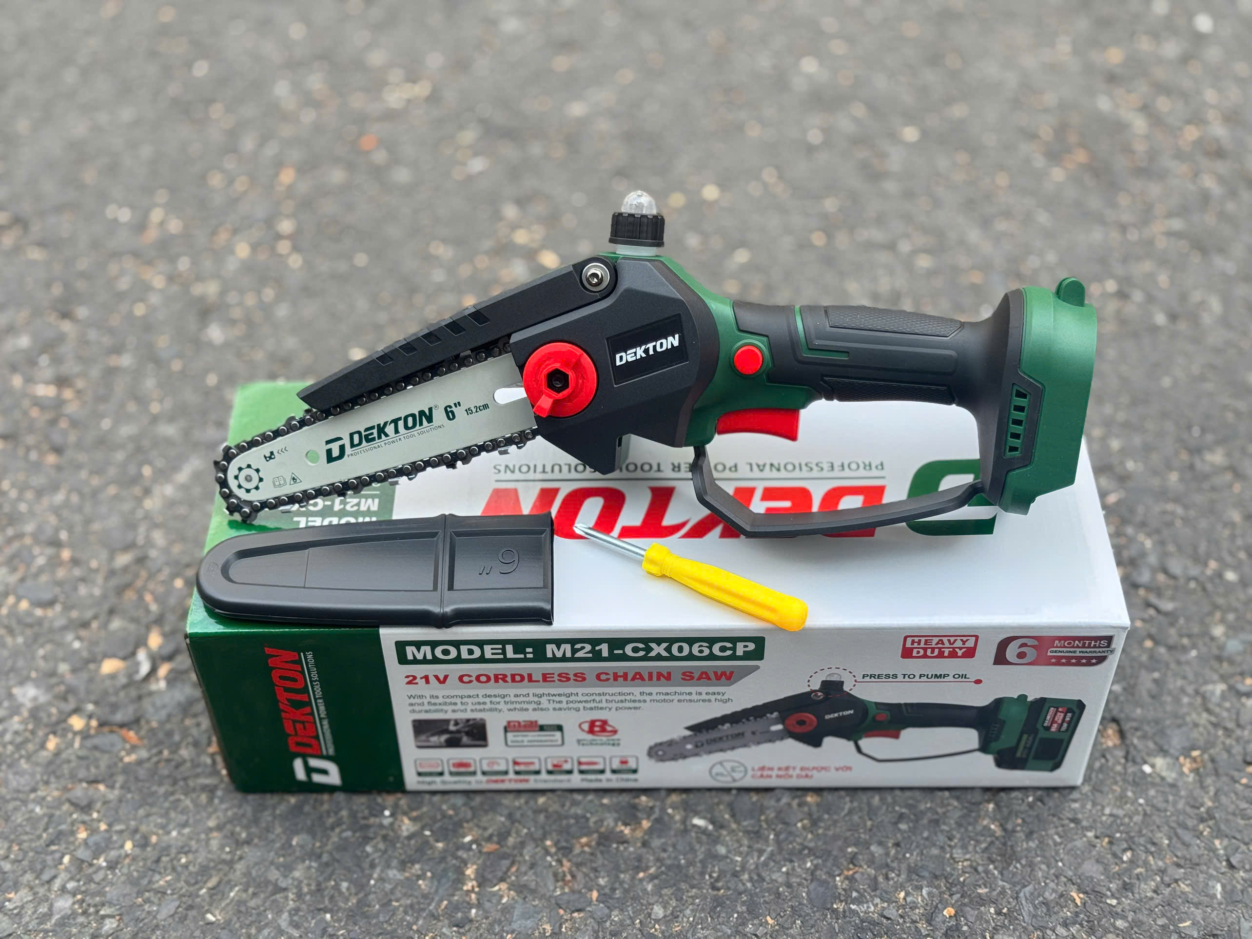 Thân máy cưa xích 6 inch dùng pin 21V DEKTON M21-CX06CP
