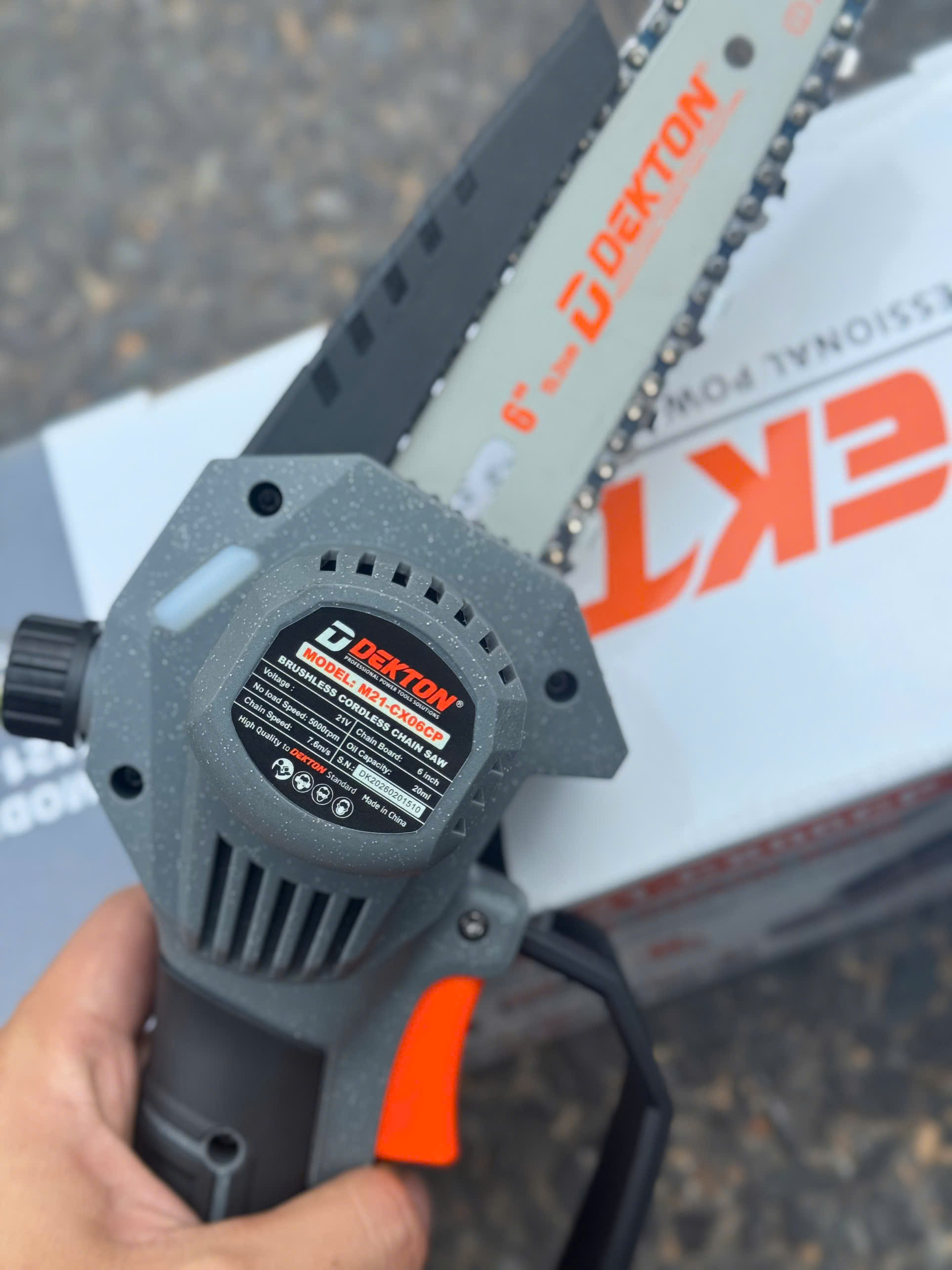 Thân máy cưa xích 6 inch dùng pin 21V DEKTON M21-CX06CP
