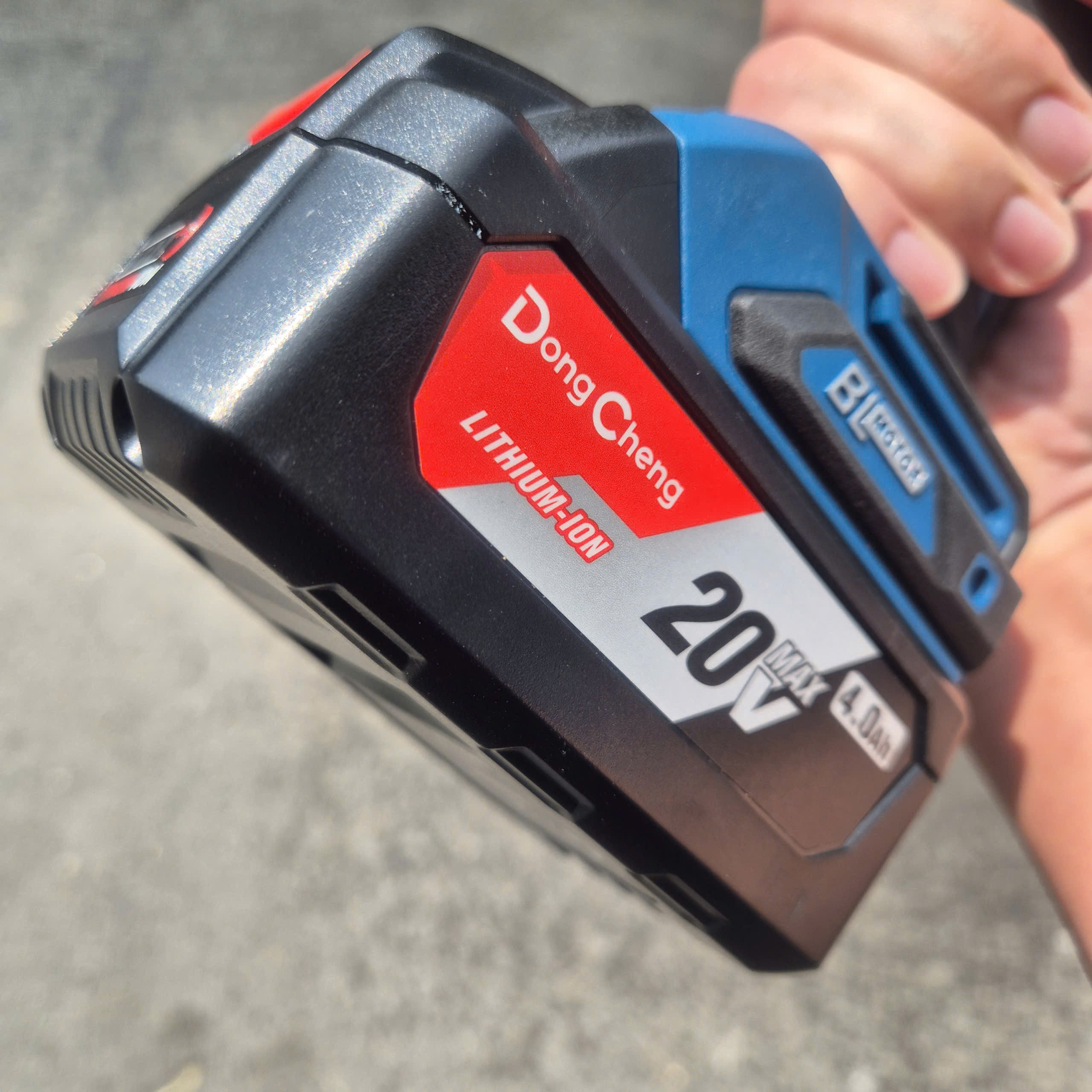Máy khoan vặn vít dùng pin 20V Dongcheng DCJZ2060i