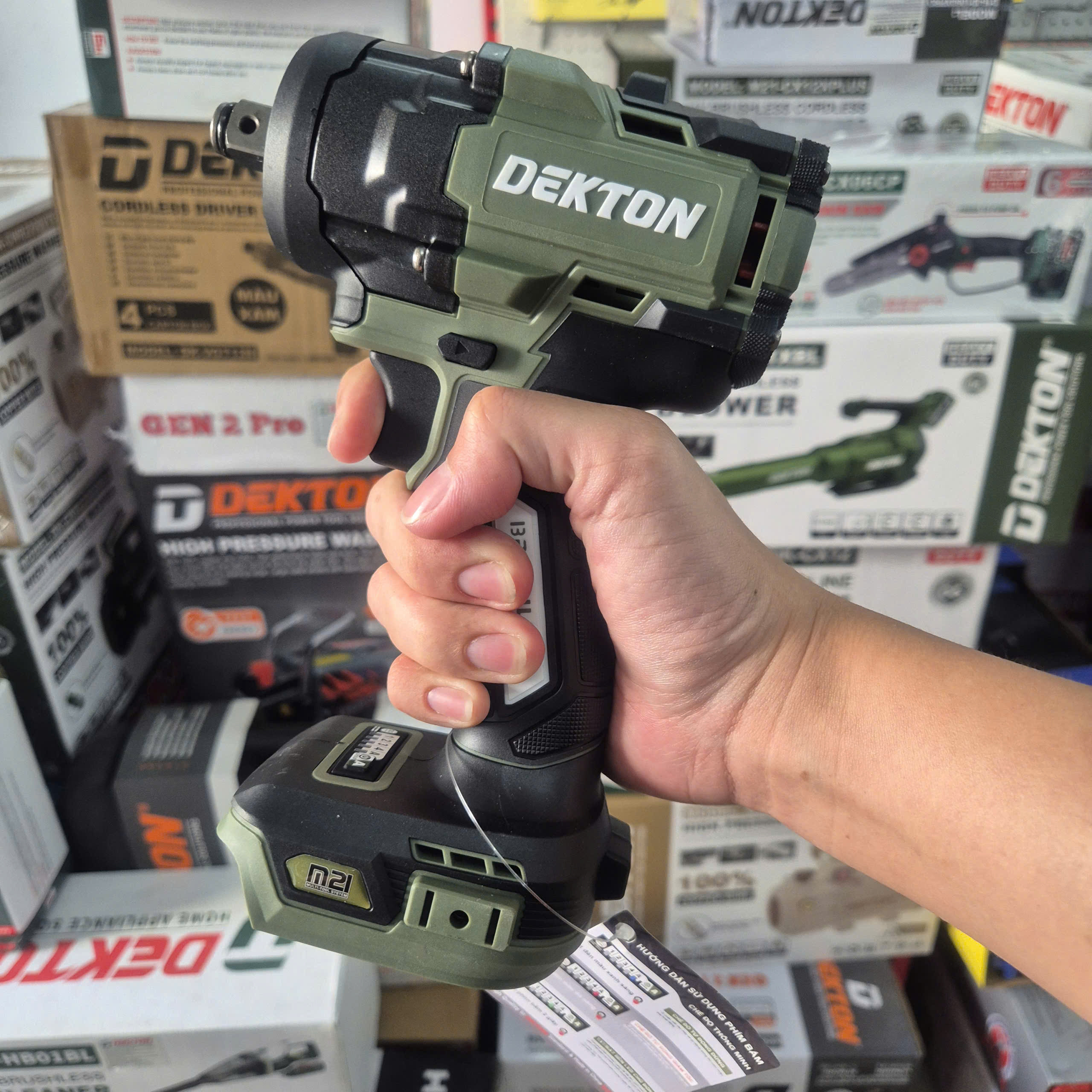 Máy siết bulong pin 21V DEKTON M21-IW555XPLUS (Thân máy)