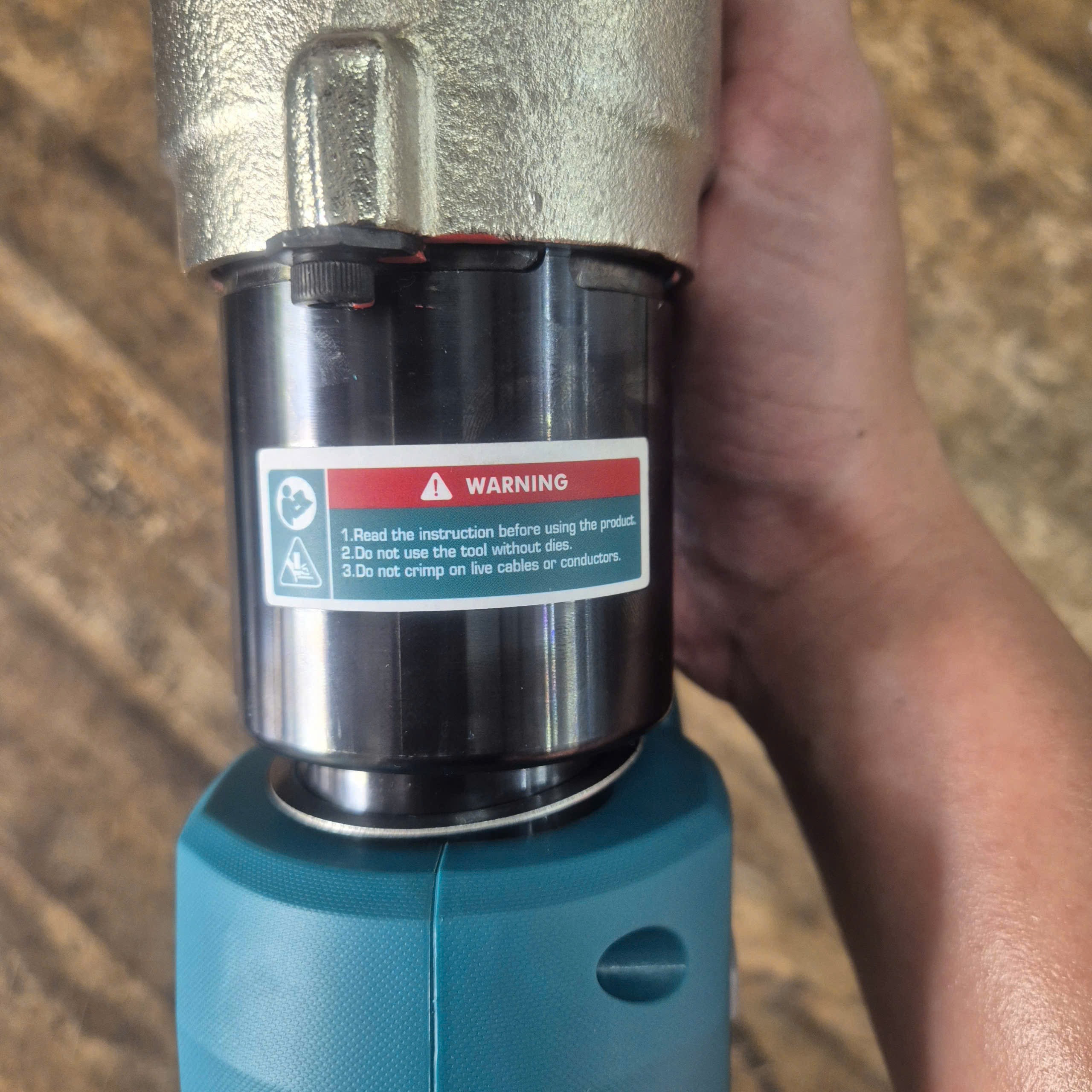 Máy ép cos thủy lực dùng pin Lithium 20V Total TCTLI2005