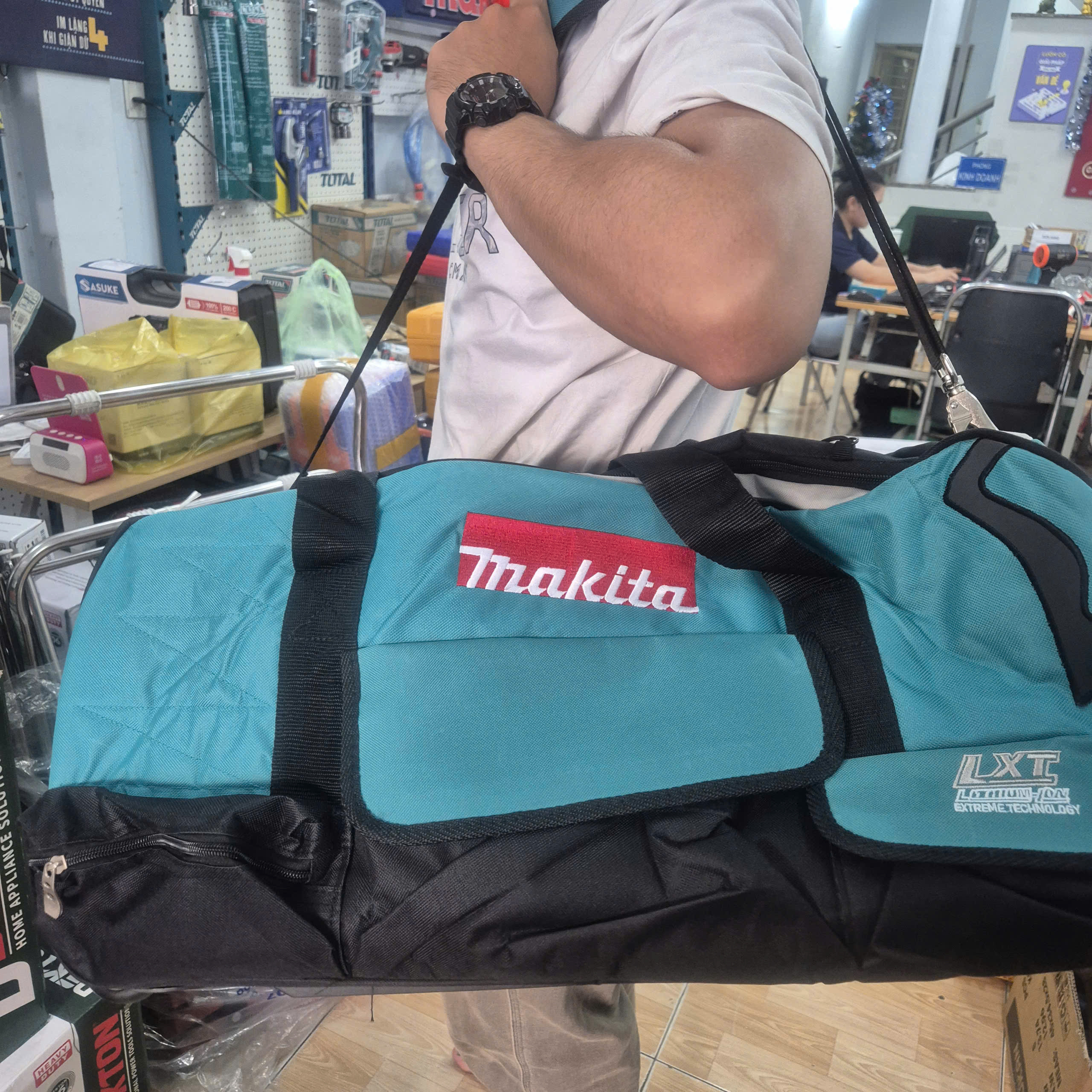 Túi đựng dụng cụ Makita 831269-3 - Có ngăn lớn, bánh xe