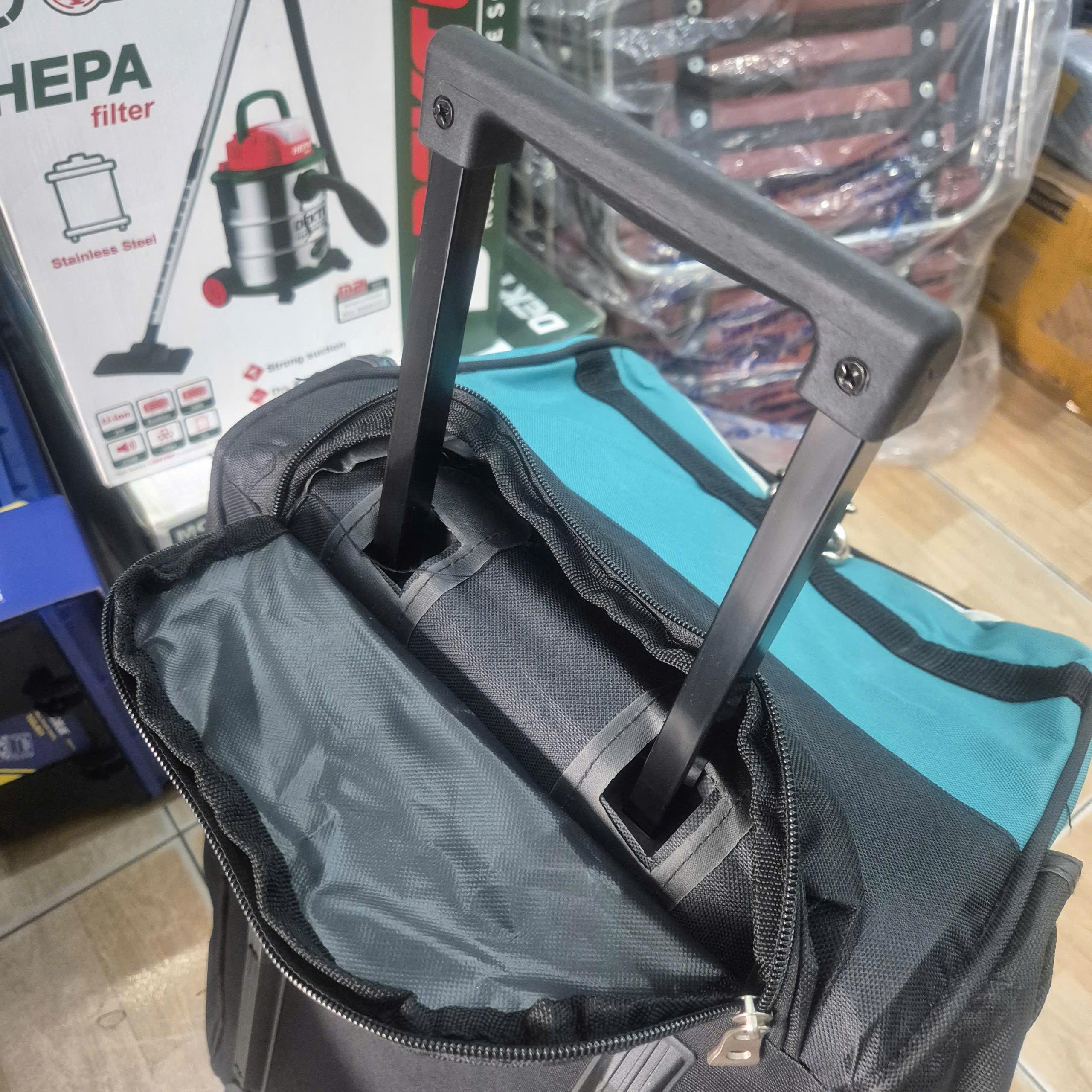 Túi đựng dụng cụ Makita 831269-3 - Có ngăn lớn, bánh xe