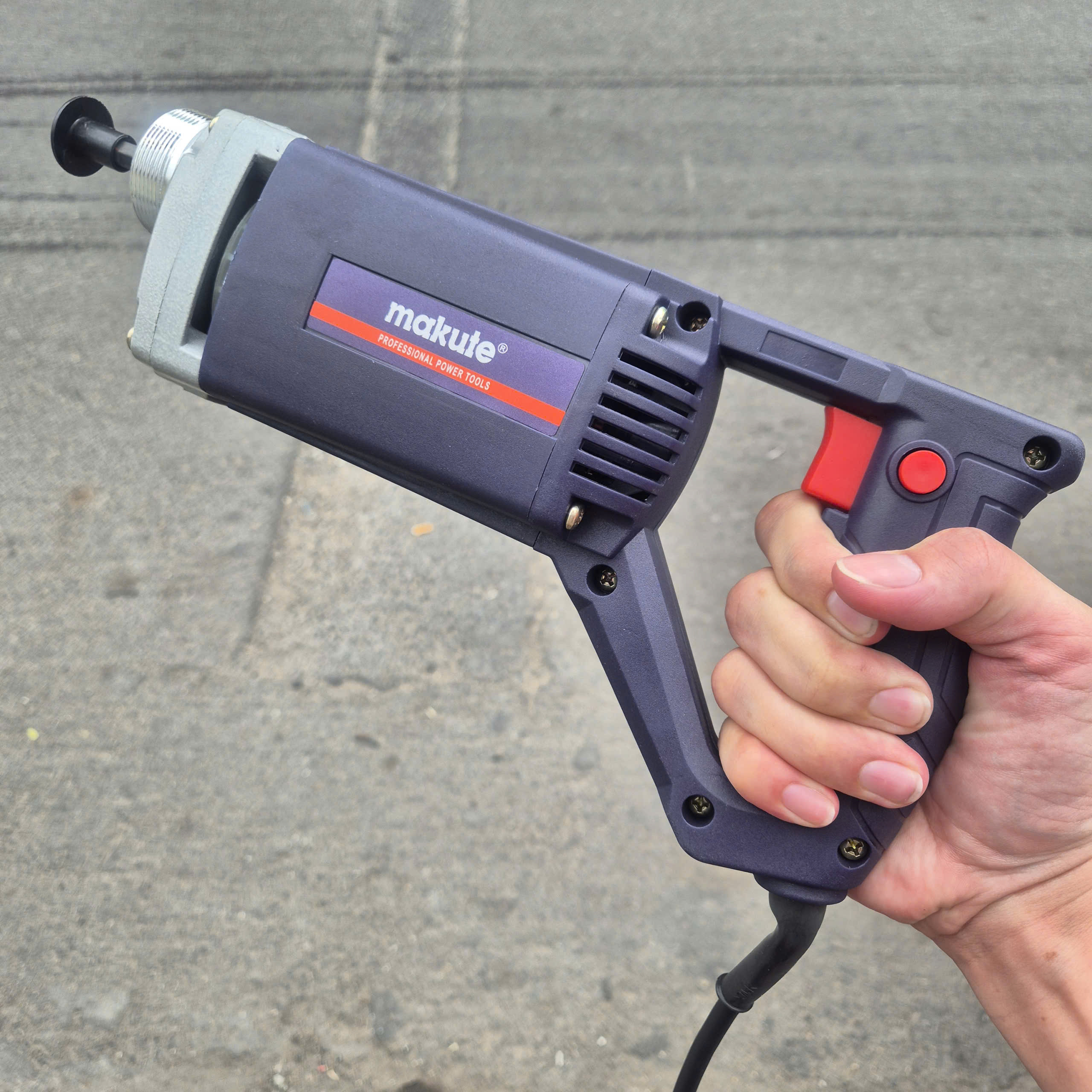 Máy đầm dùi MAKUTE CV002 (CS 800W, dây đầm 1.5m)