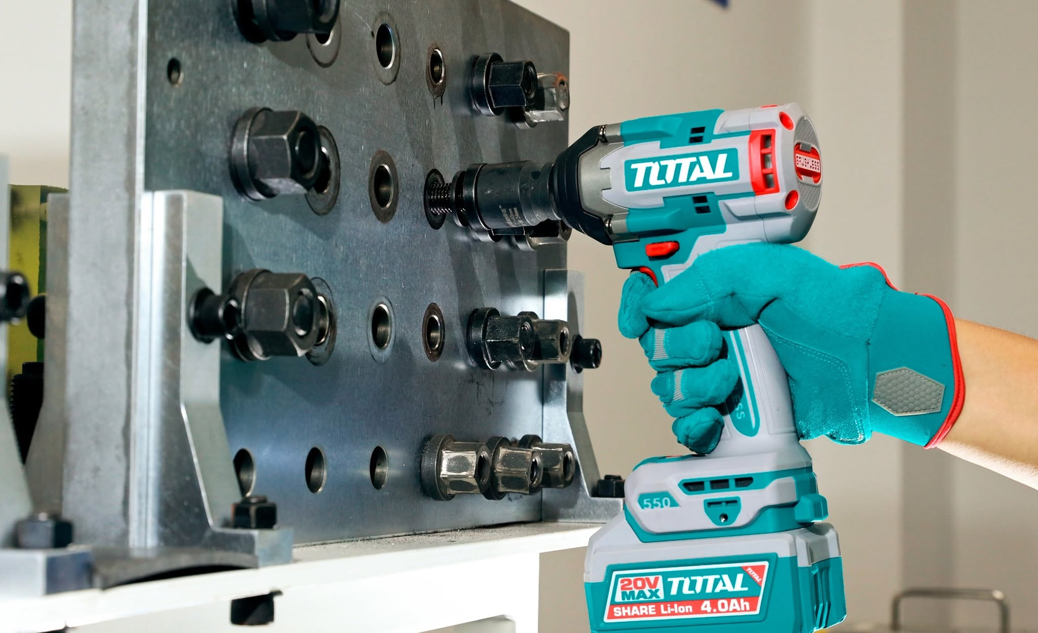 Máy siết bulong pin 20V TOTAL TIWLI2055 (2 Pin 4.0 Ah, 1 Sạc - 700N)