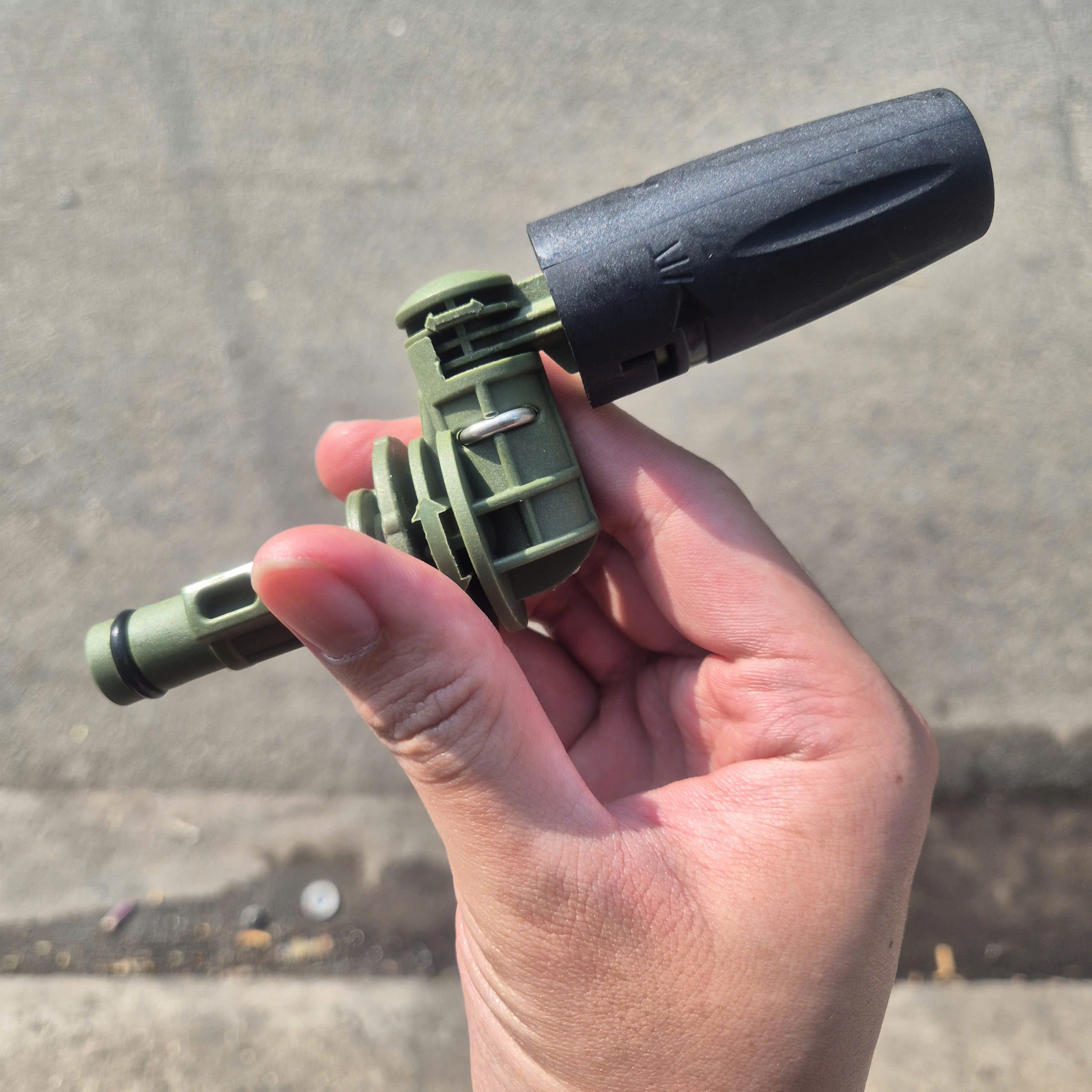 Máy xịt rửa xe dùng pin 21V DEKTON M21-SRX775XPRO - Thân máy