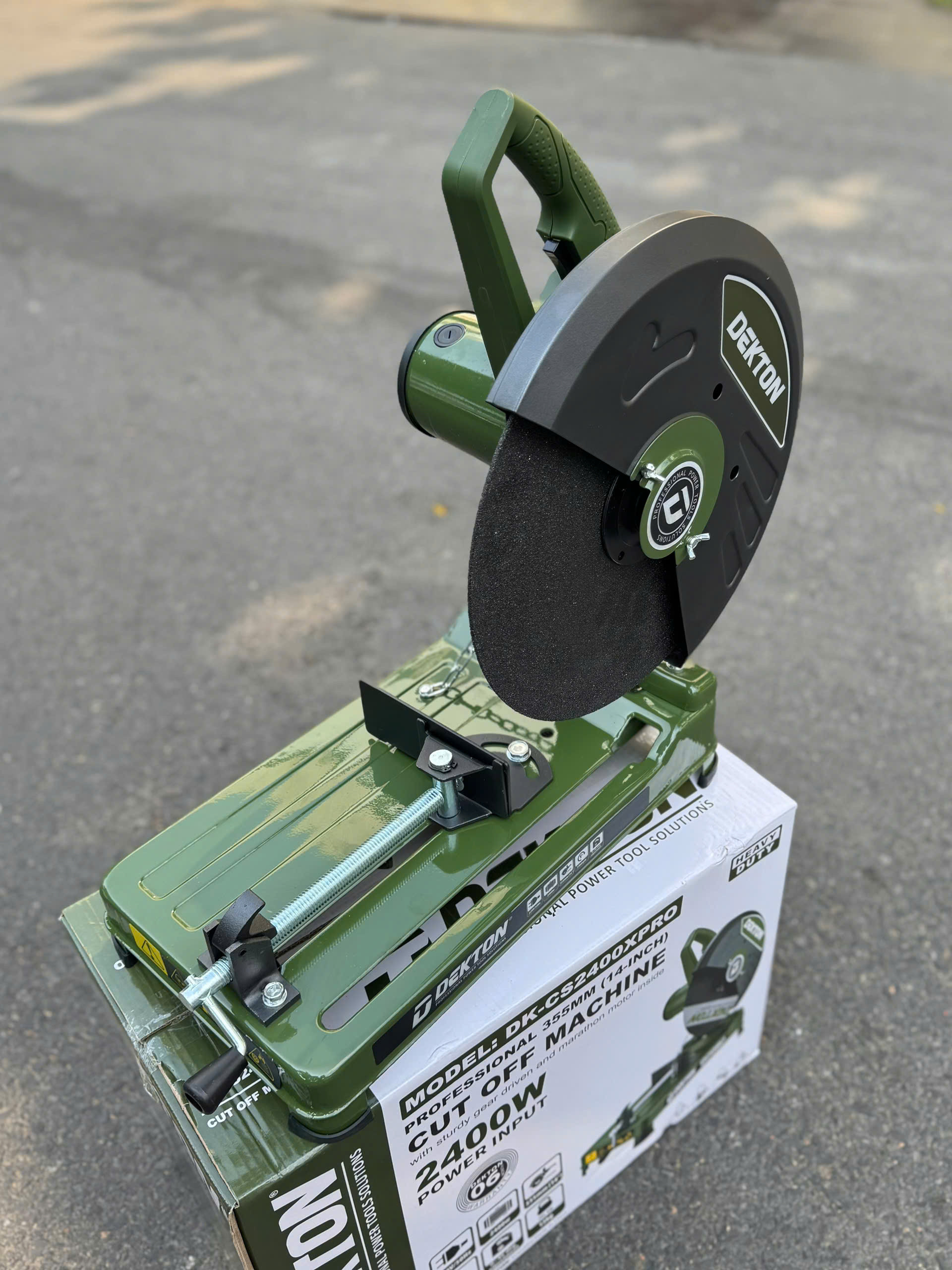 Máy cắt sắt Dekton DK-CS2400XPRO (CS 2400W, lưỡi 355mm)