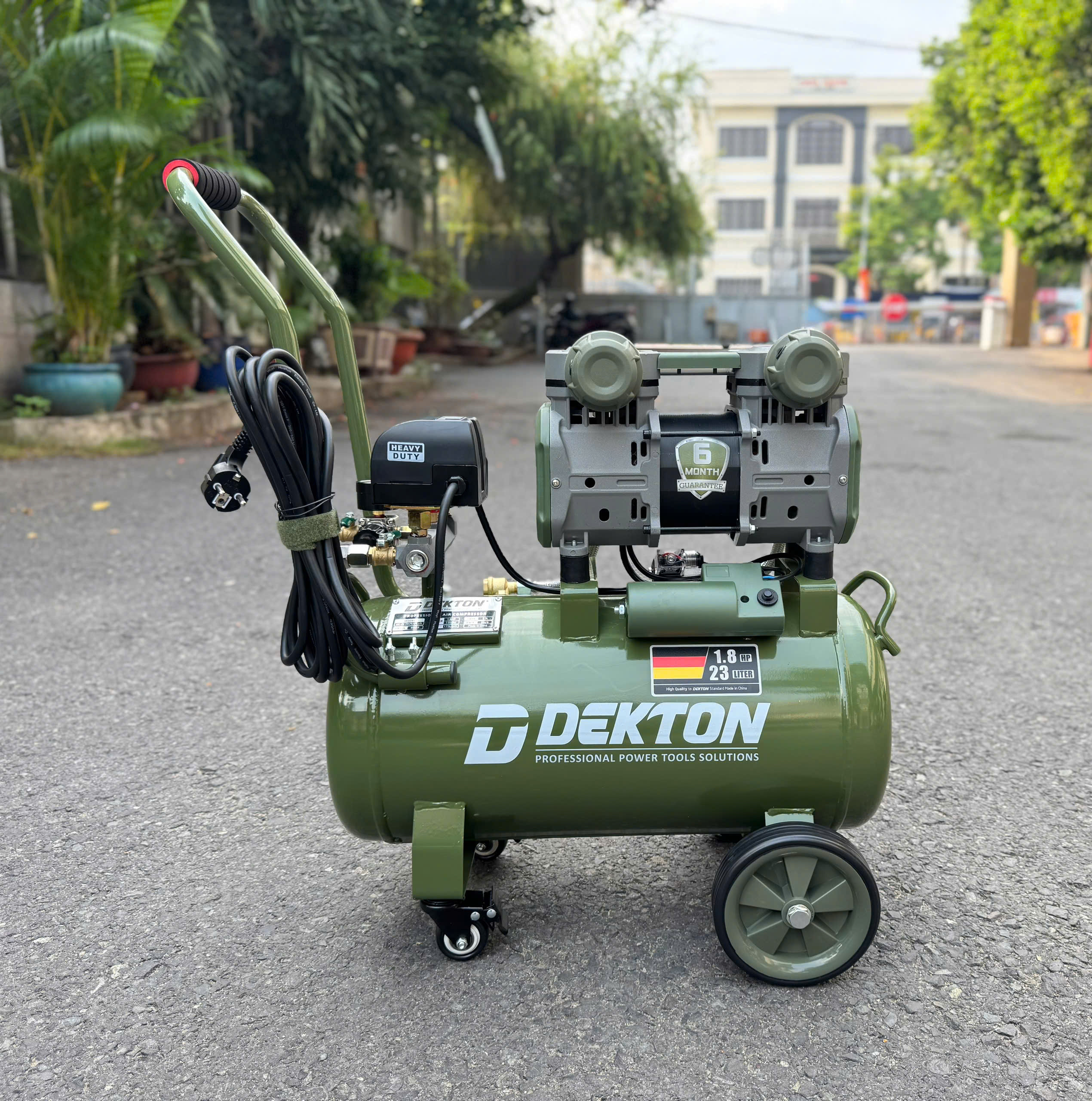 Máy nén khí không dầu 23L DEKTON DK-AC3925XPLUS (CS 1350W)