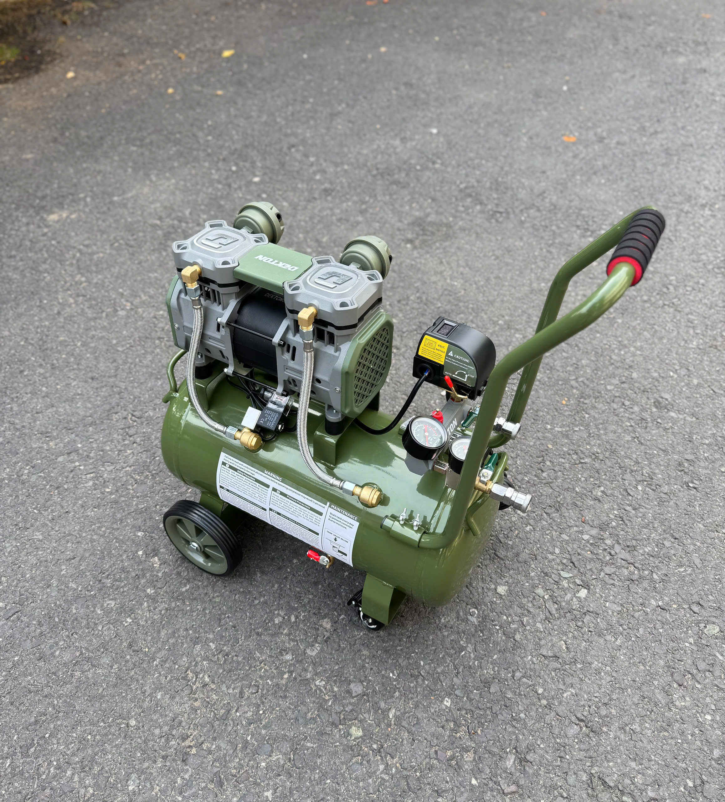 Máy nén khí không dầu 23L DEKTON DK-AC3925XPLUS (CS 1350W)