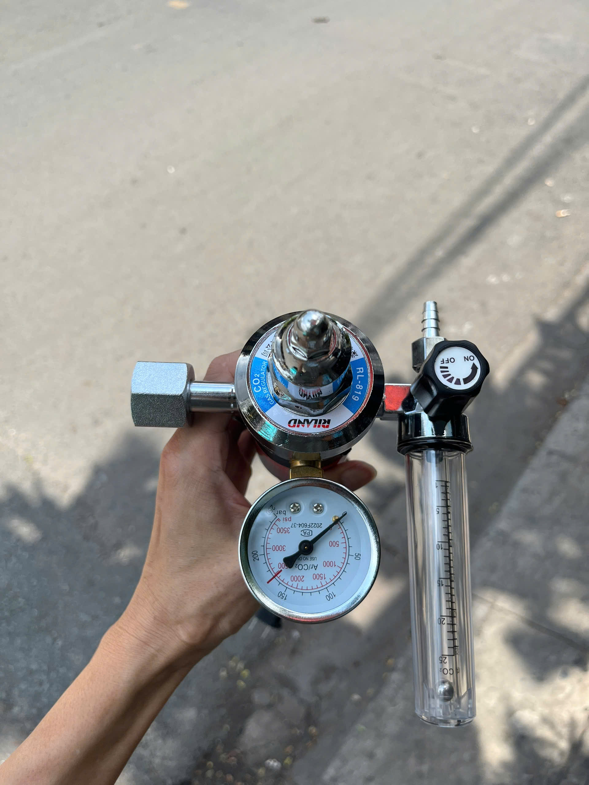 Đồng hồ khí CO2/220V của máy hàn Mig Riland RL-M-DHK03