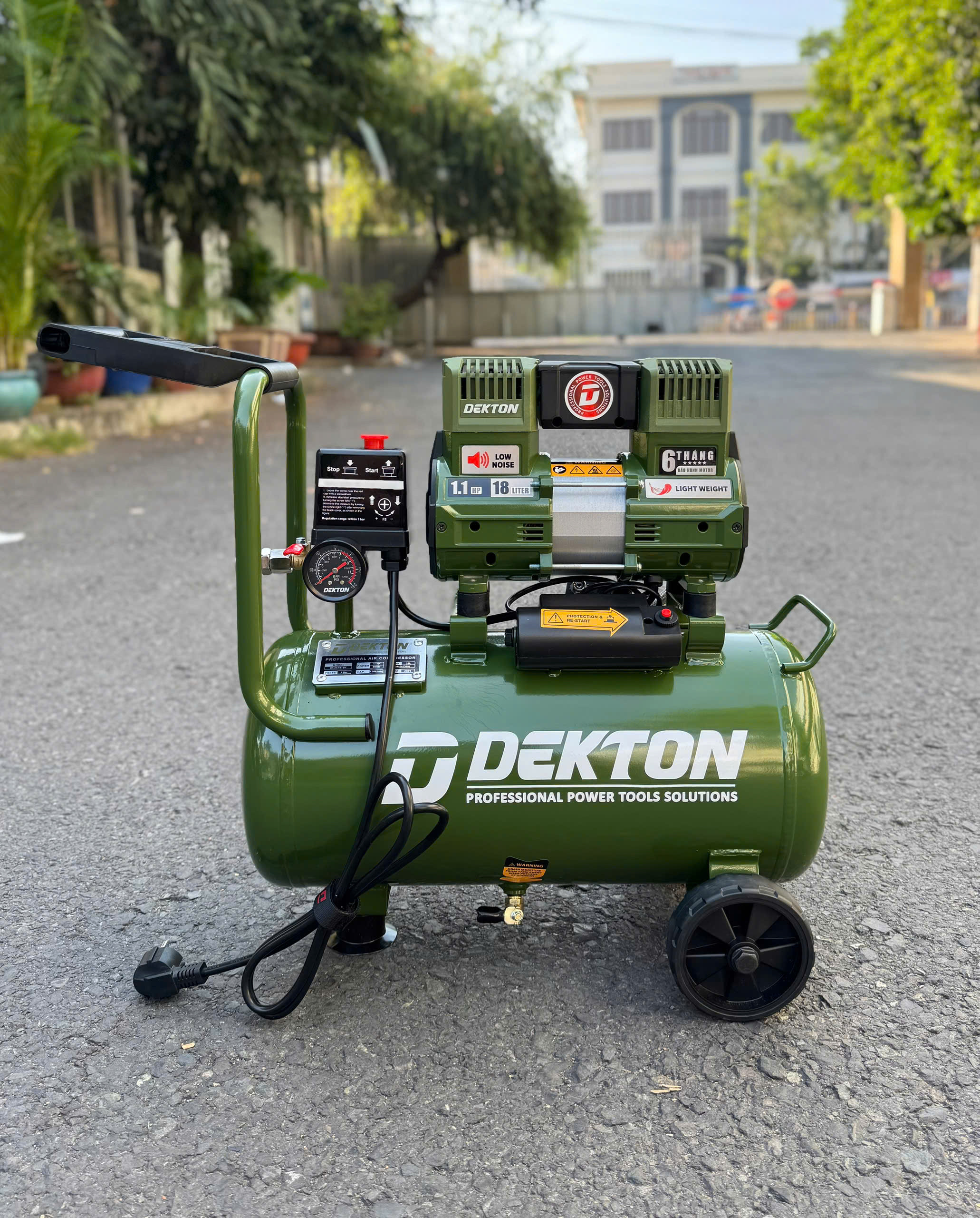 Máy nén khí không dầu 18L DEKTON DK-AC2918X (CS 800W)