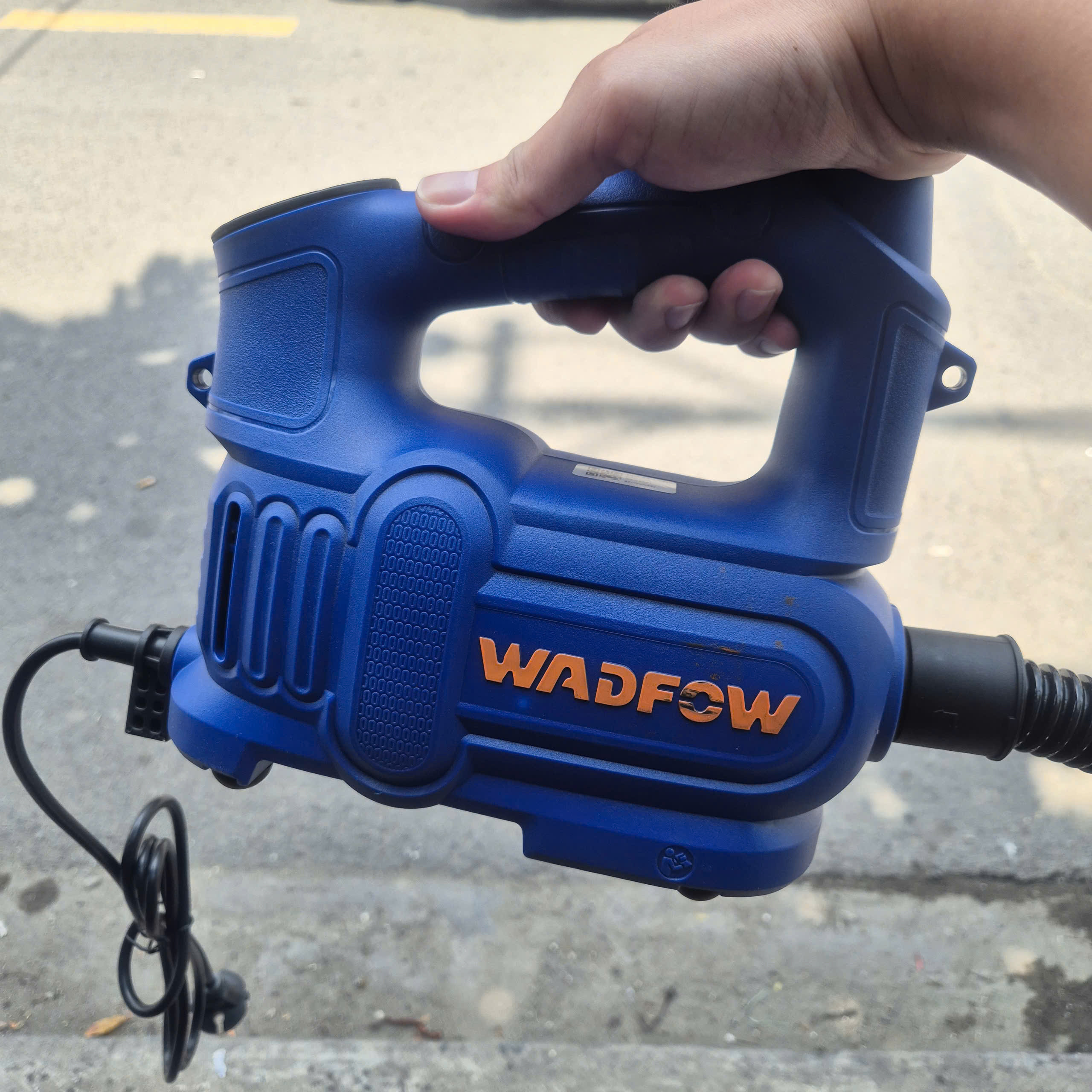 Máy phun sơn WADFOW WEG2A51 (550W, bình 800ml)