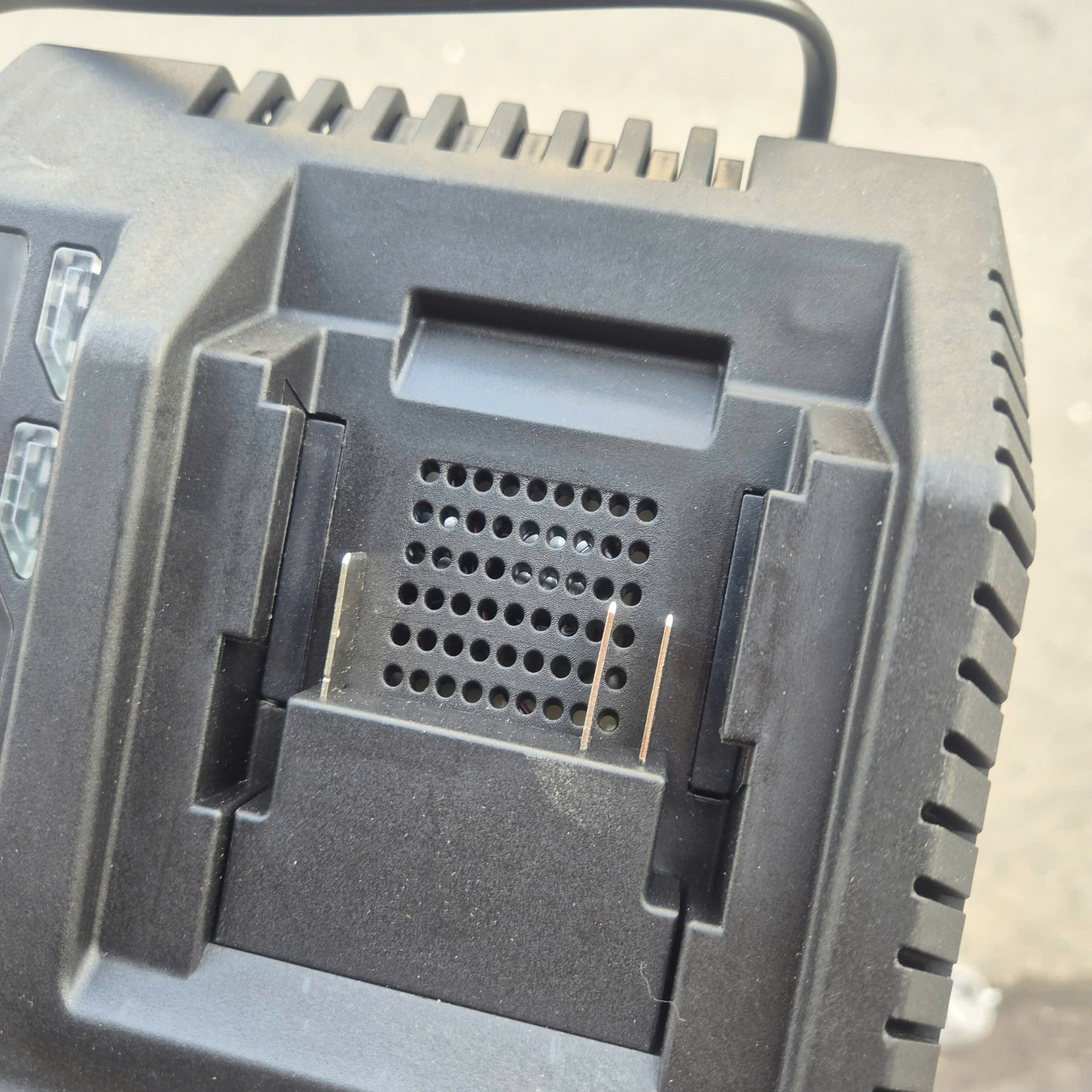 Sạc Pin YUPAI YP20-CH40A (20V/4.0Ah)