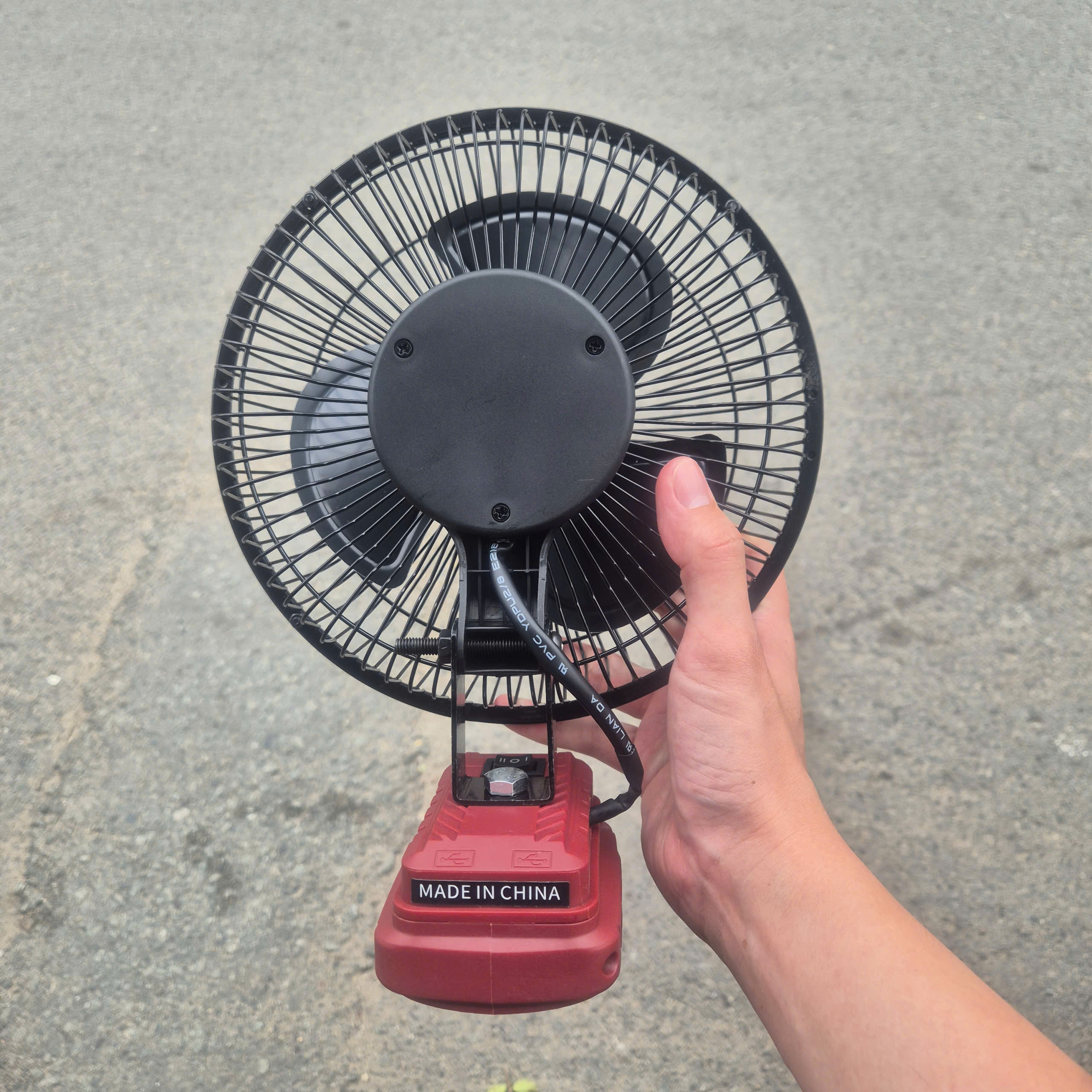 Quạt dùng pin 8 inch TOYOKO QUAT-LR - Thân quạt