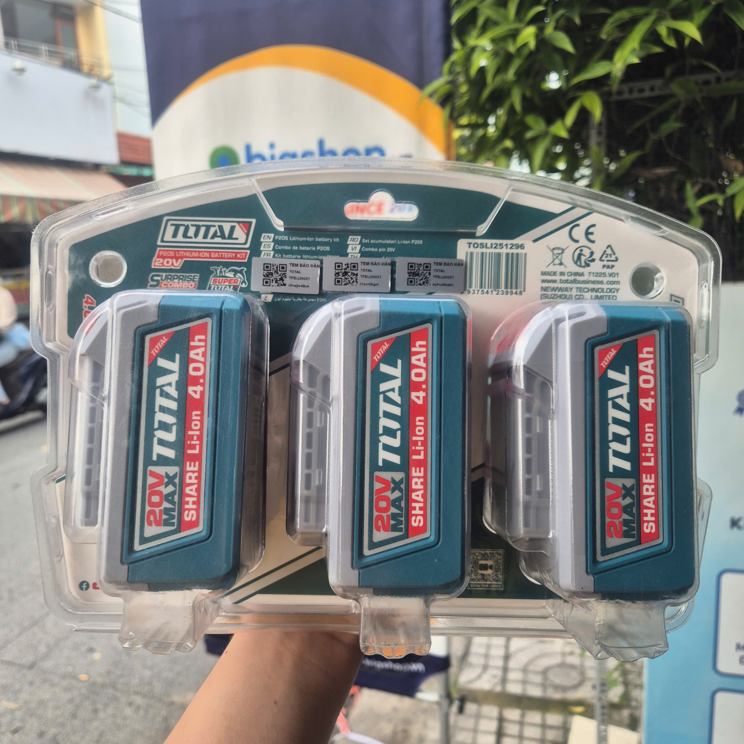 Bộ combo 3 pin Lithium-ion 20V/4.0Ah TOTAL TOSLI251296