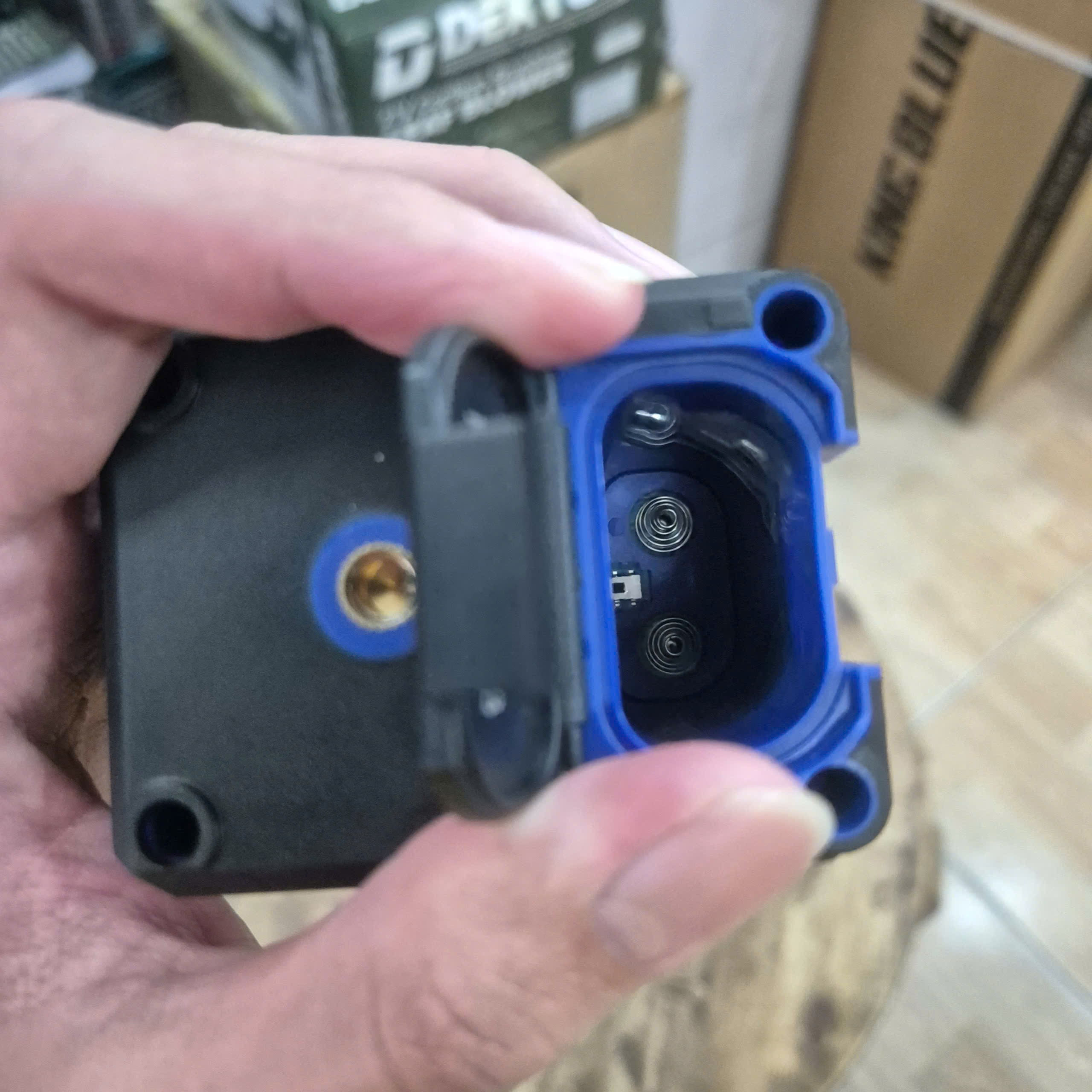 Máy cân bằng laser 2 tia xanh KINGBLUE KB-02XS