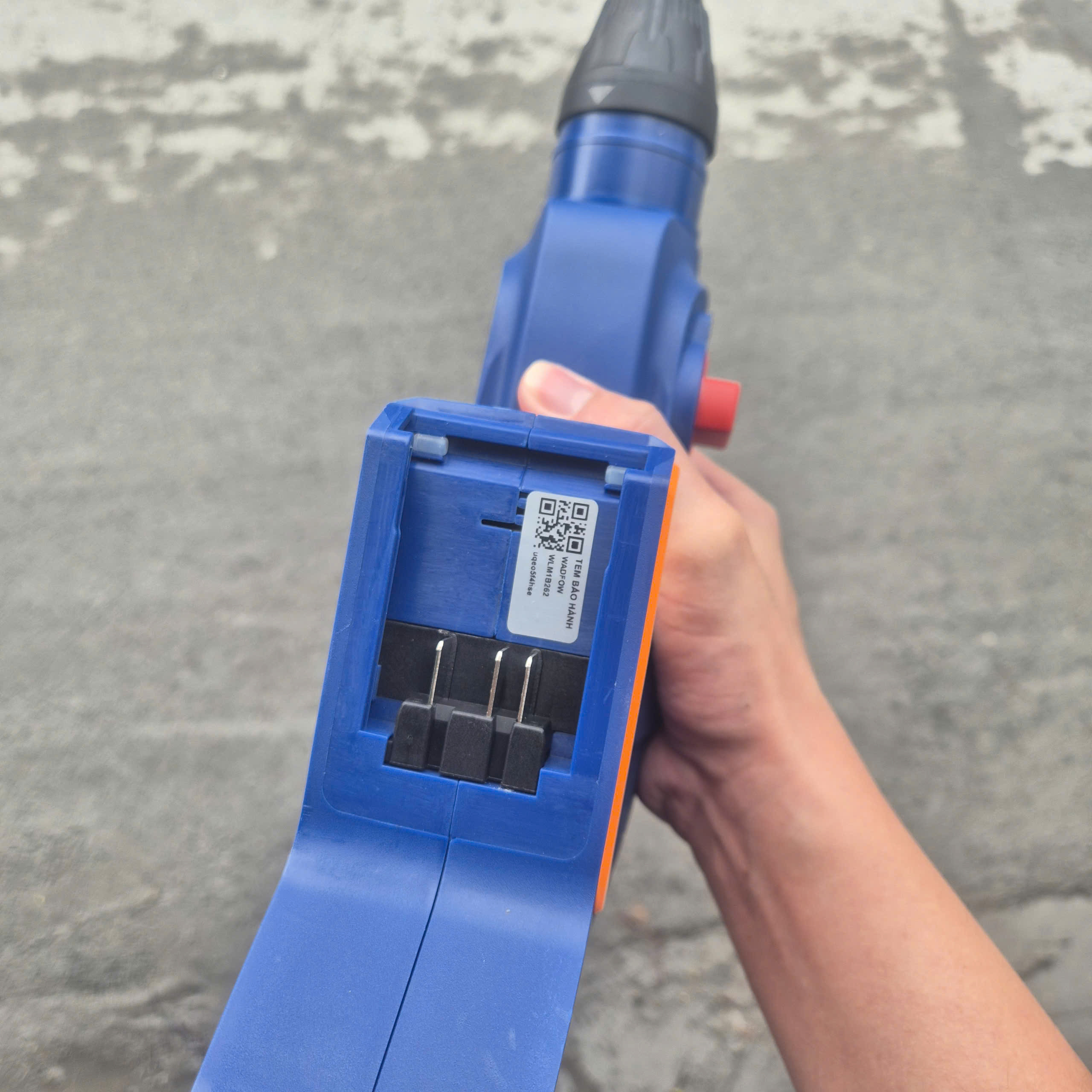 Máy khoan đục bê tông dùng pin 20V WADFOW WLM1B262 (Mũi 26mm) - 2 pin 4.0Ah và sạc