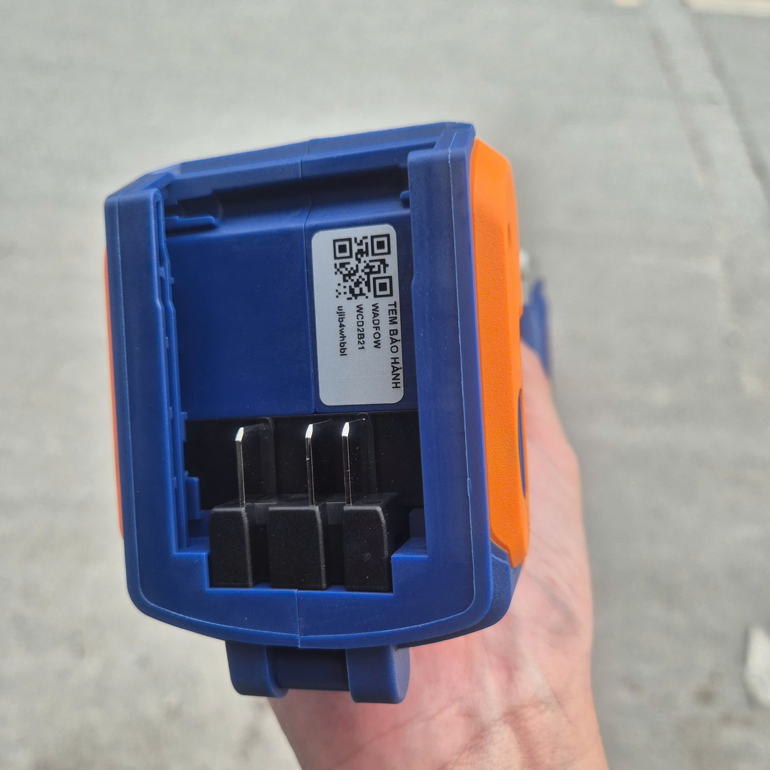 Máy siết vít dùng pin 20V WADFOW WCD2B21 (Lực siết 210Nm) - 2 pin 2.0Ah và sạc